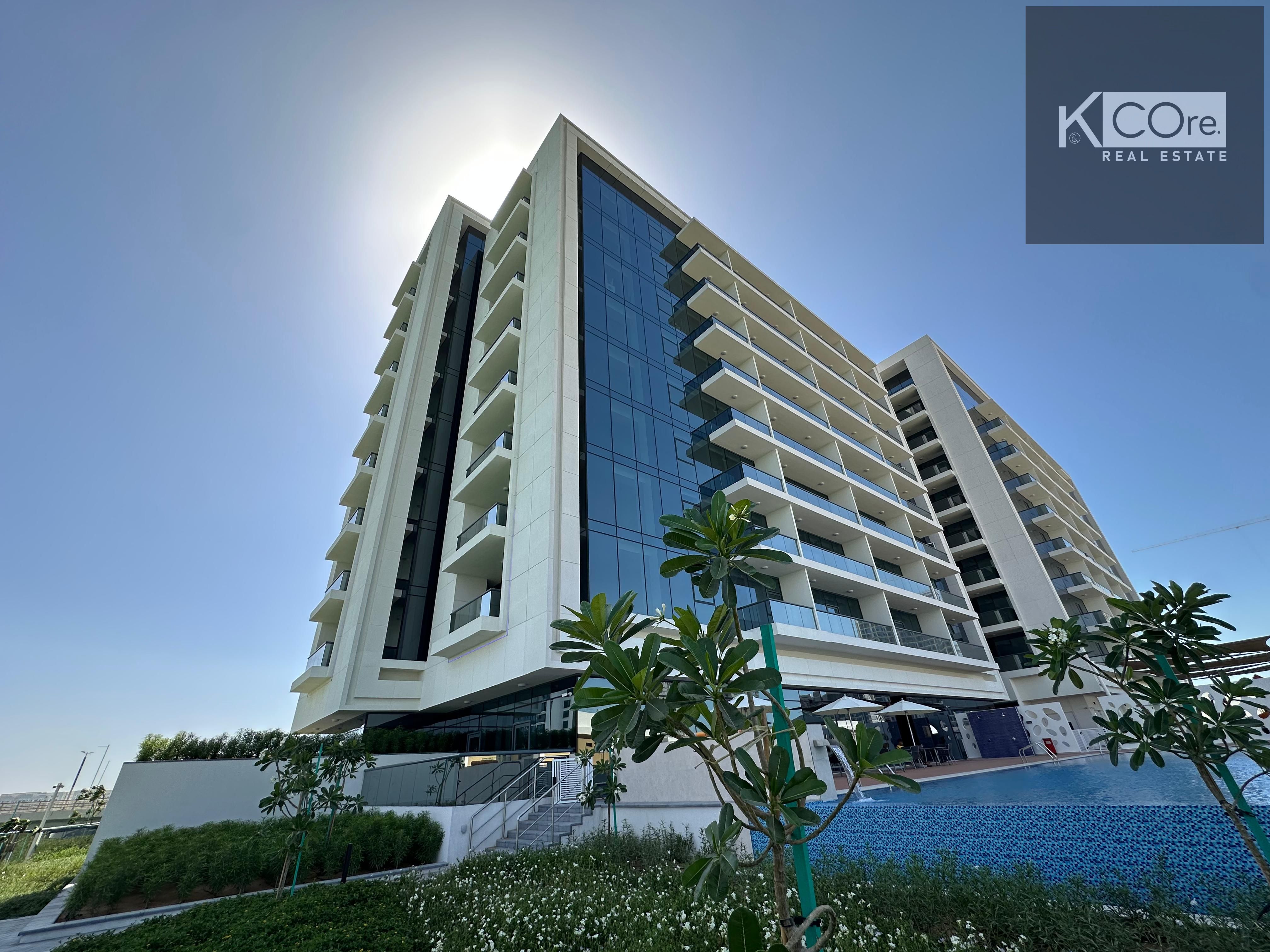 Prime Waterfront Spacious Living, Smart Investment