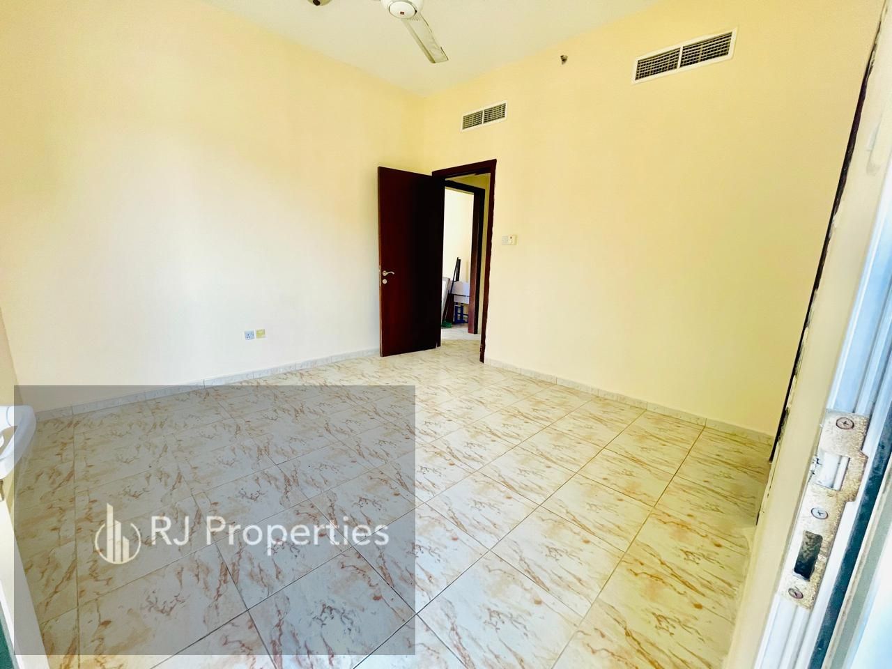 Luxury Huje Spacious Appartment With Balcony Open View Affordable price