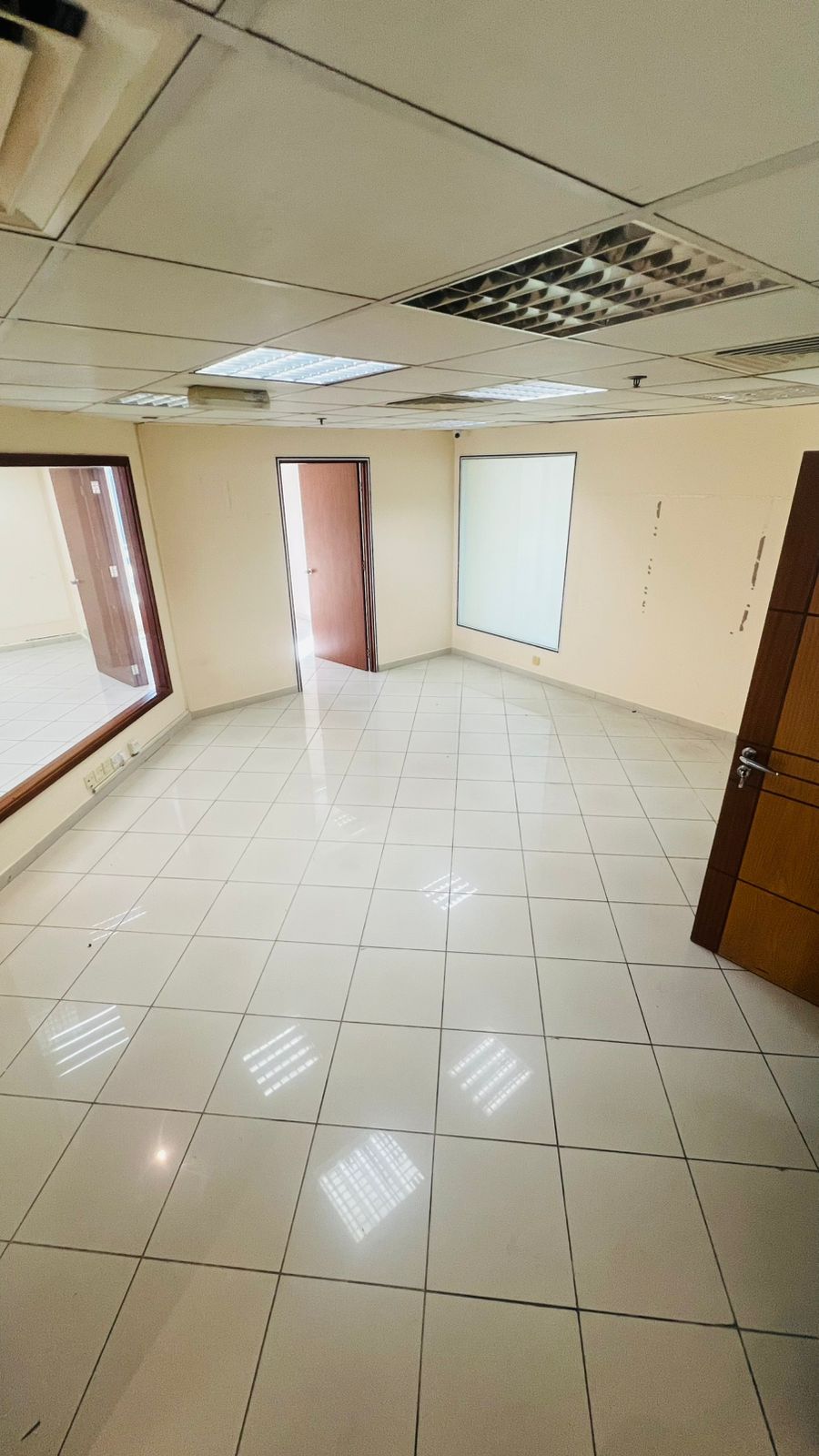 Fully Fitted Office ! Open View ! High Quality ! Near Metro ! Call Now