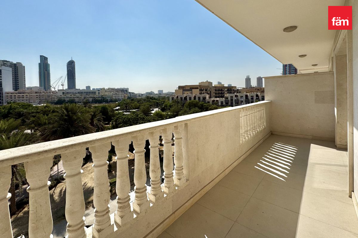 Park View | Investment | Mid Floor | Study