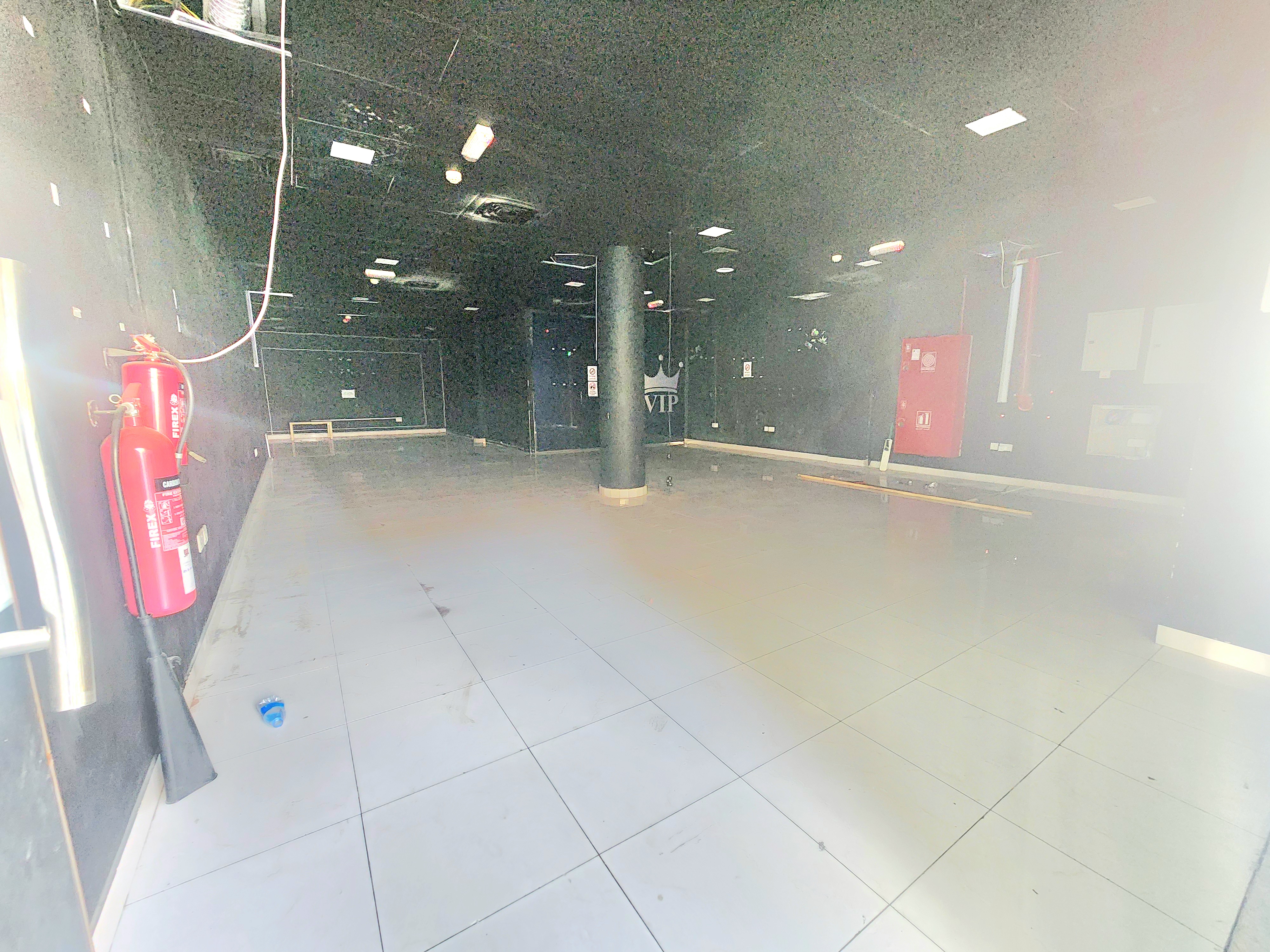 Like new building big size shop 137 sqrm with in side separate office witj 2 bath best office for bissniss