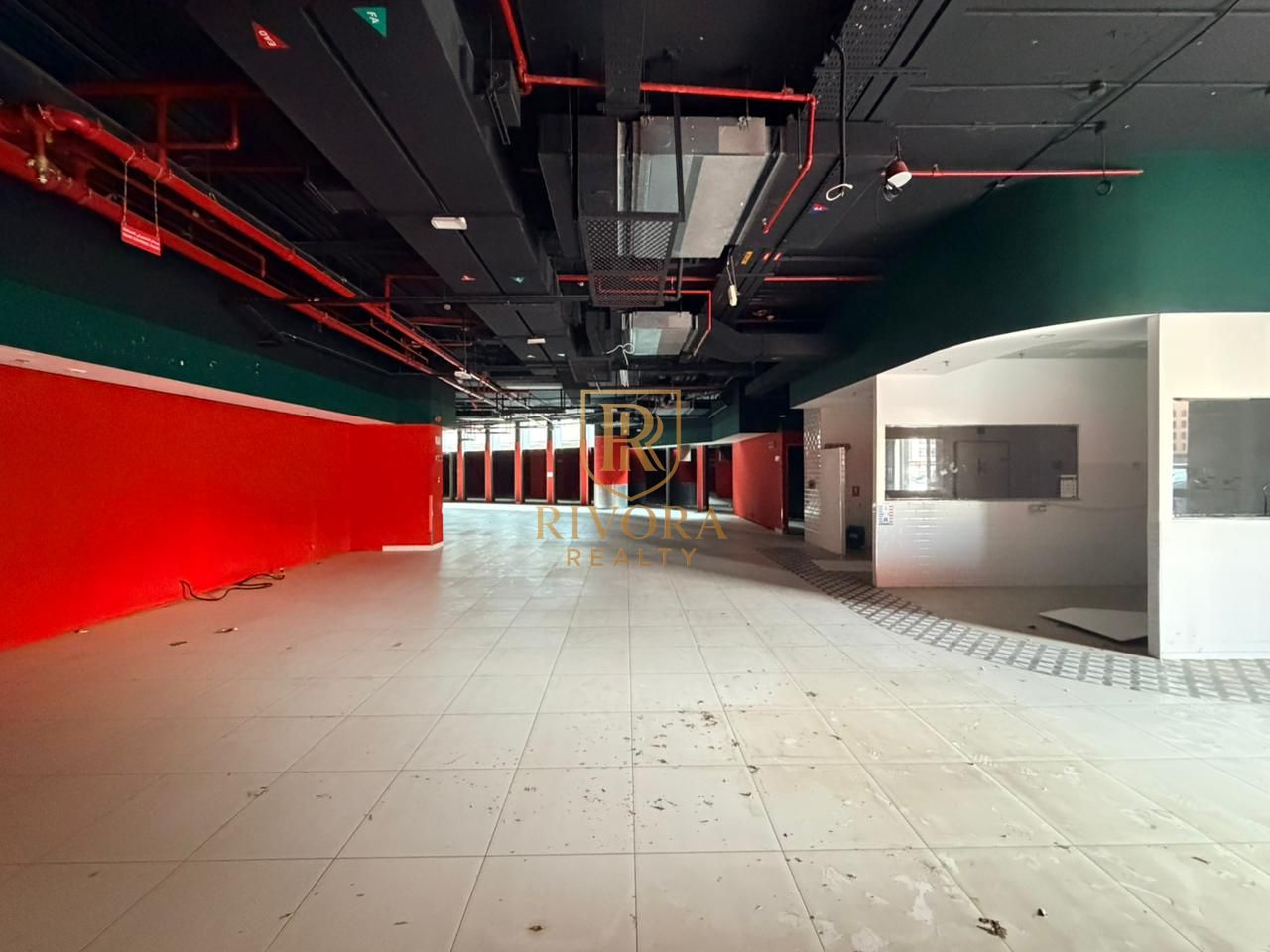 BIG SHOP I SEMI-FITTED I GOOD LOCATION