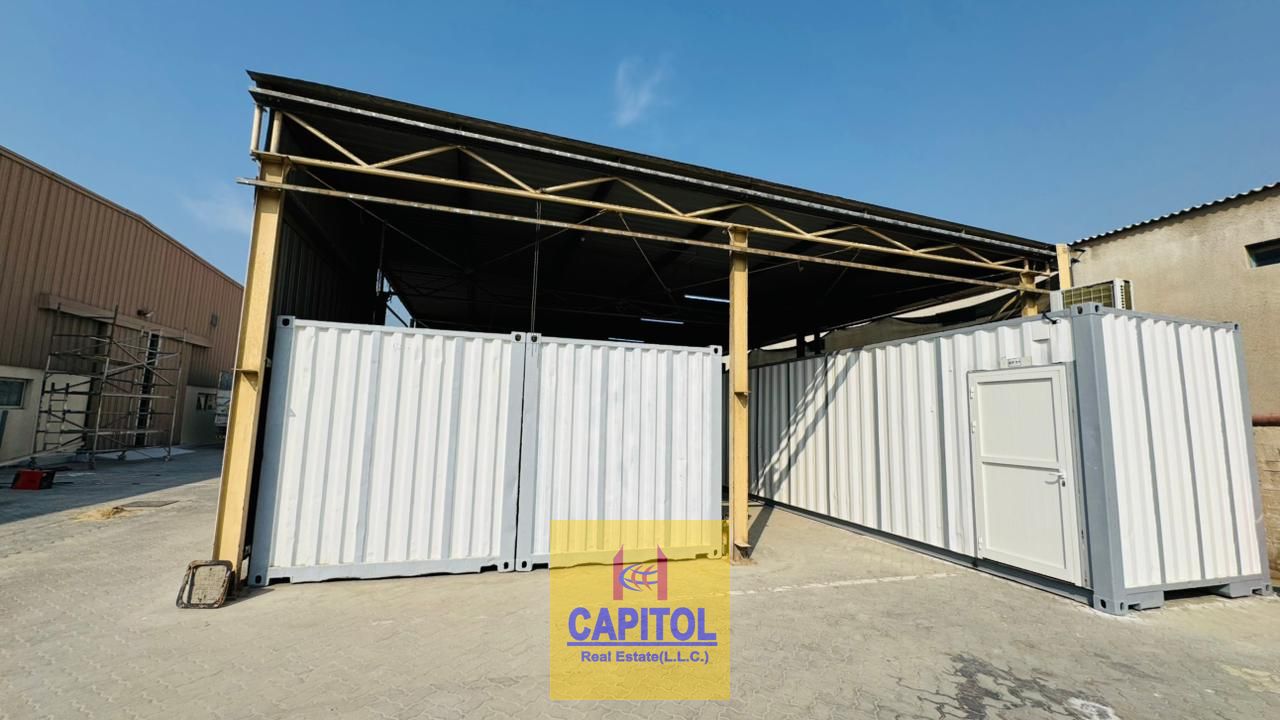 CONTAINER STORAGE PLACE ON FLOOR