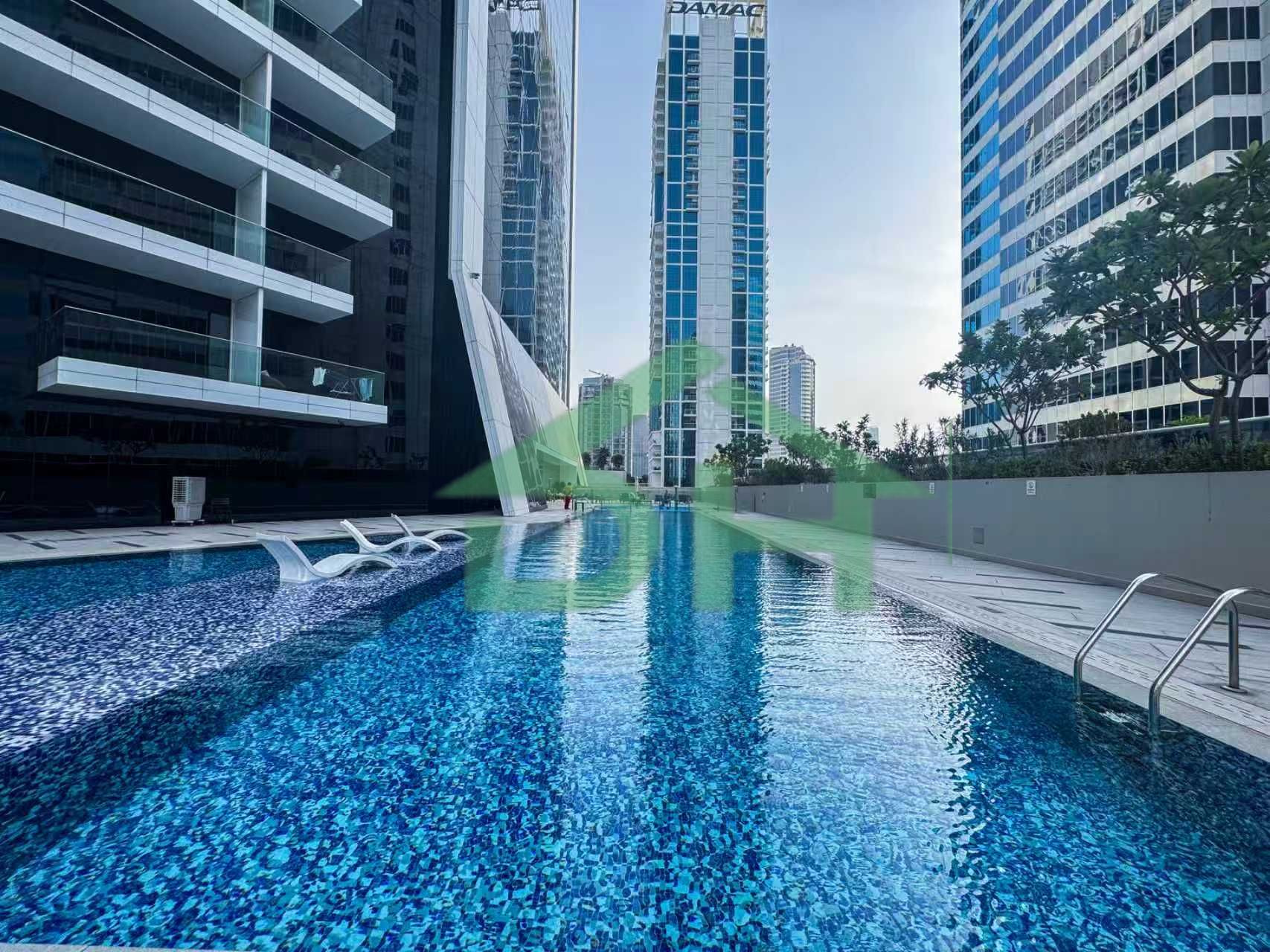 Large Studio Apartment in Business Bay
