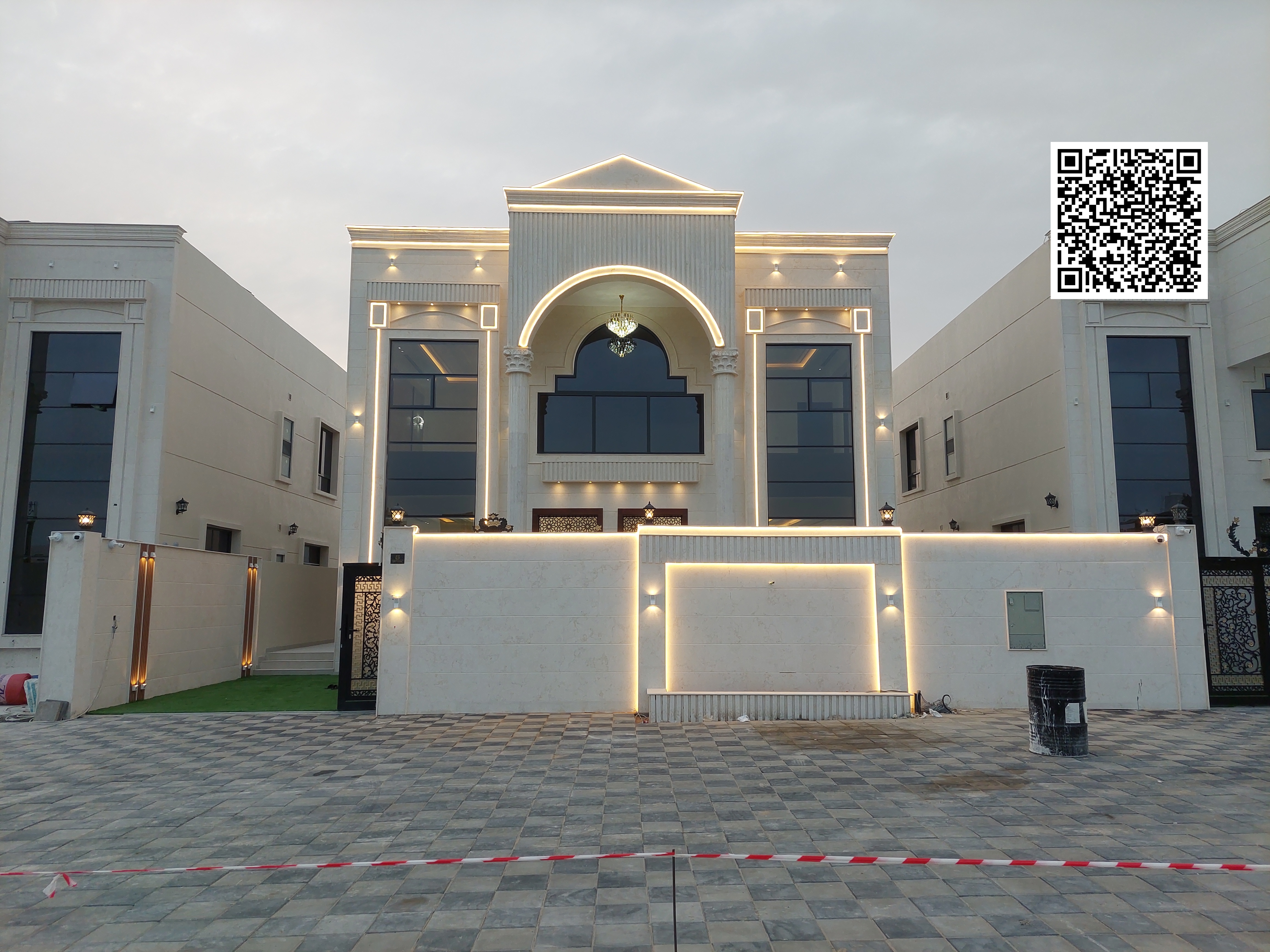 For sale, including registration fees: Classic villa with central air conditioning, prime location close to all services, freehold ownership.