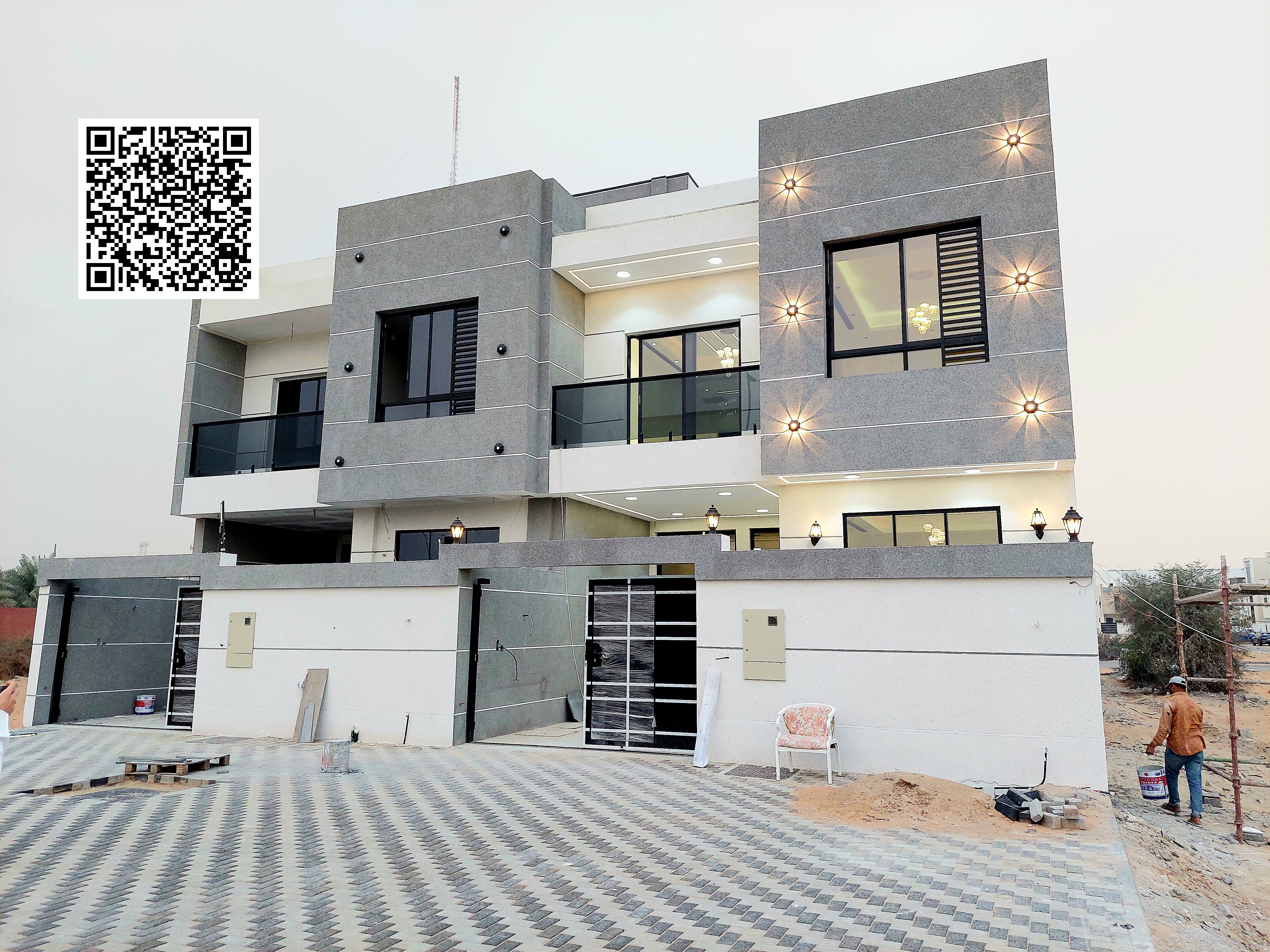 For sale, including registration fees: modern townhouse with central air conditioning, freehold ownership for all nationalities.