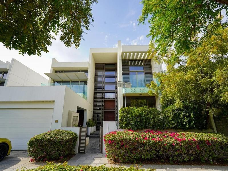 Luxury 5BR Villa with Private Pool | District One