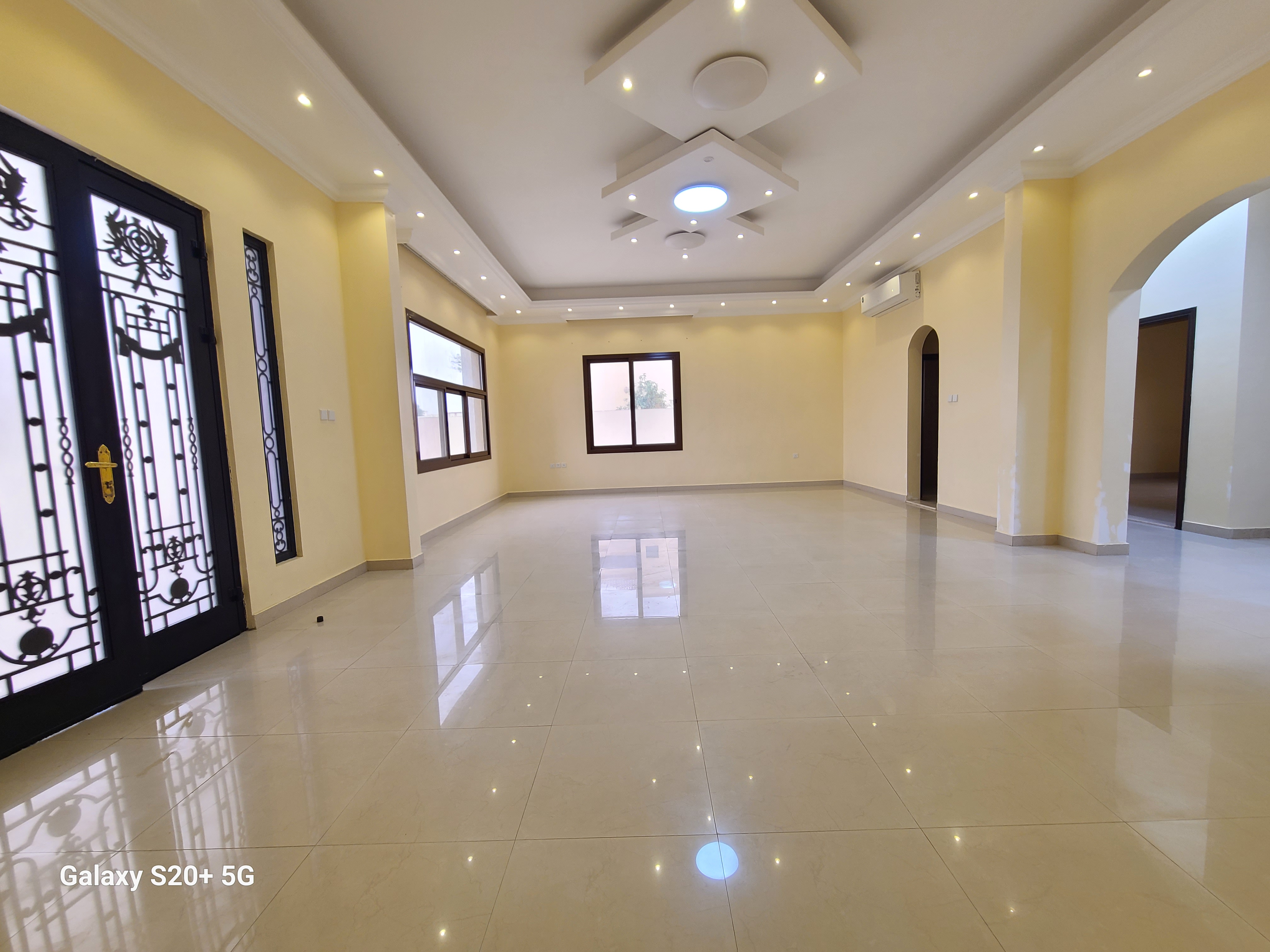 Huge size luxury 7b villa for rent al Rahmaniya sharjah