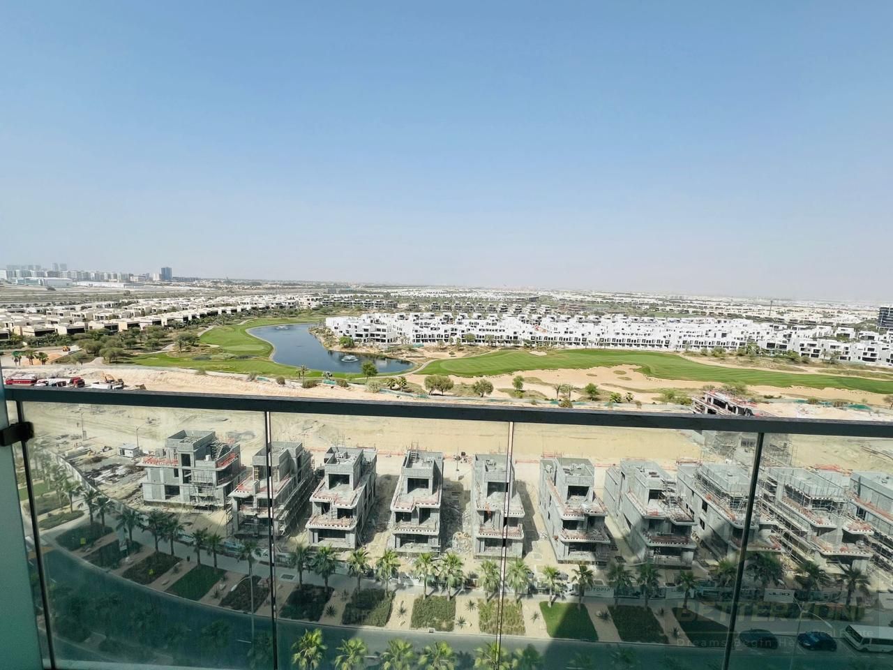 Spacious Furnished Studio in Artesia Water Views