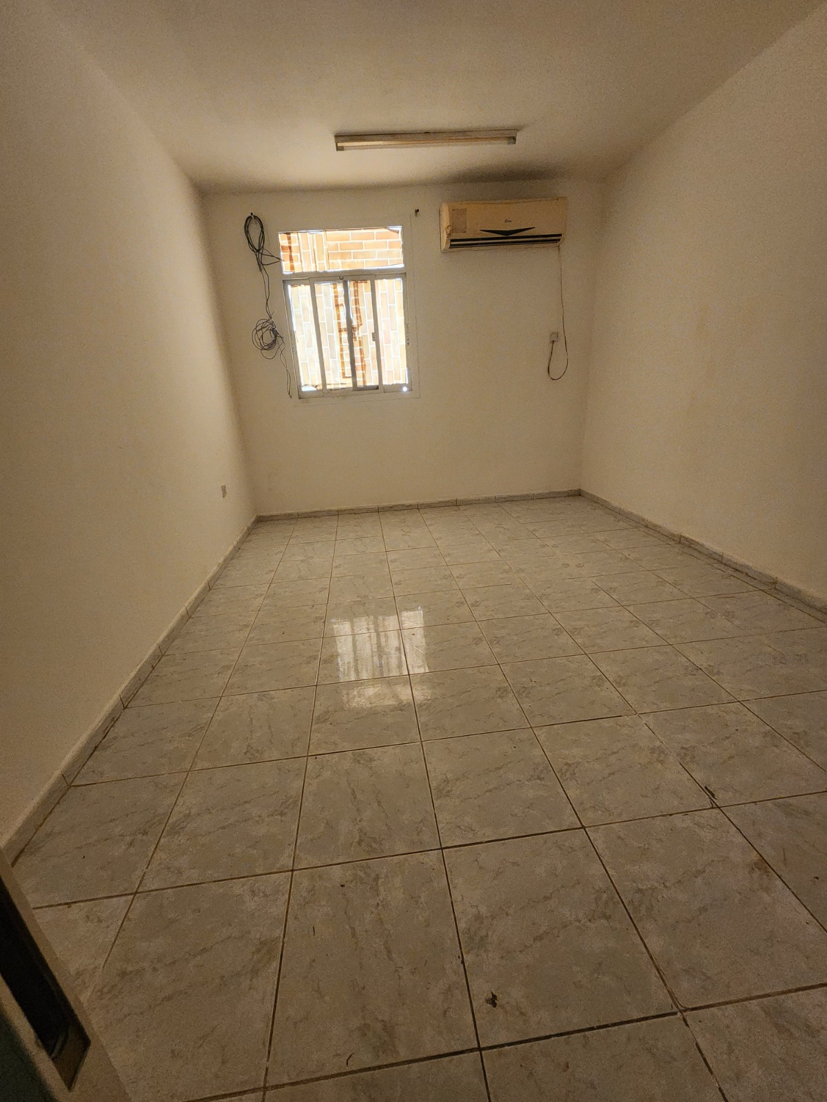 For annual rent in Sharjah, specifically in the Al Manakh area, a studio with an excellent space.