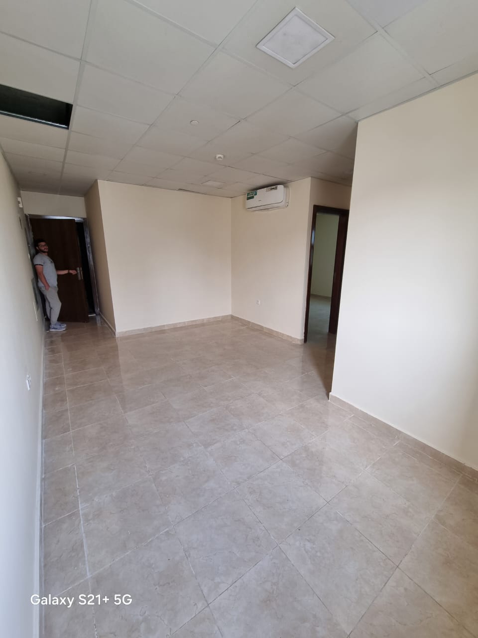 For annual rent in Sharjah, specifically in the Maysaloon area: one bedroom and a living room with excellent space, and a kitchen equipped with natura
