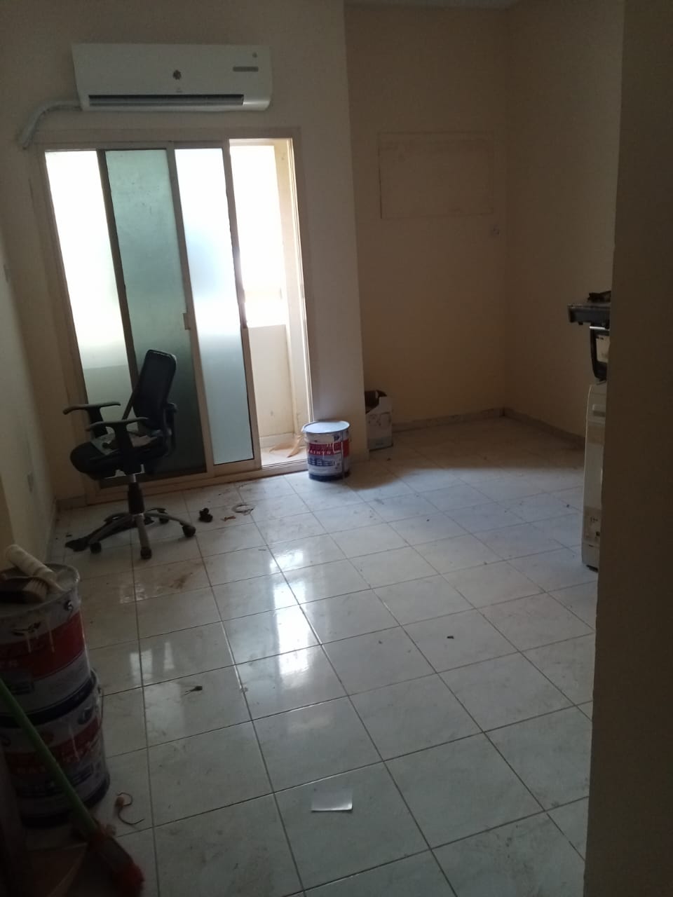 For annual rent in Sharjah, specifically in the Maysaloon area: one bedroom and a living room with excellent space, and a kitchen equipped with natura