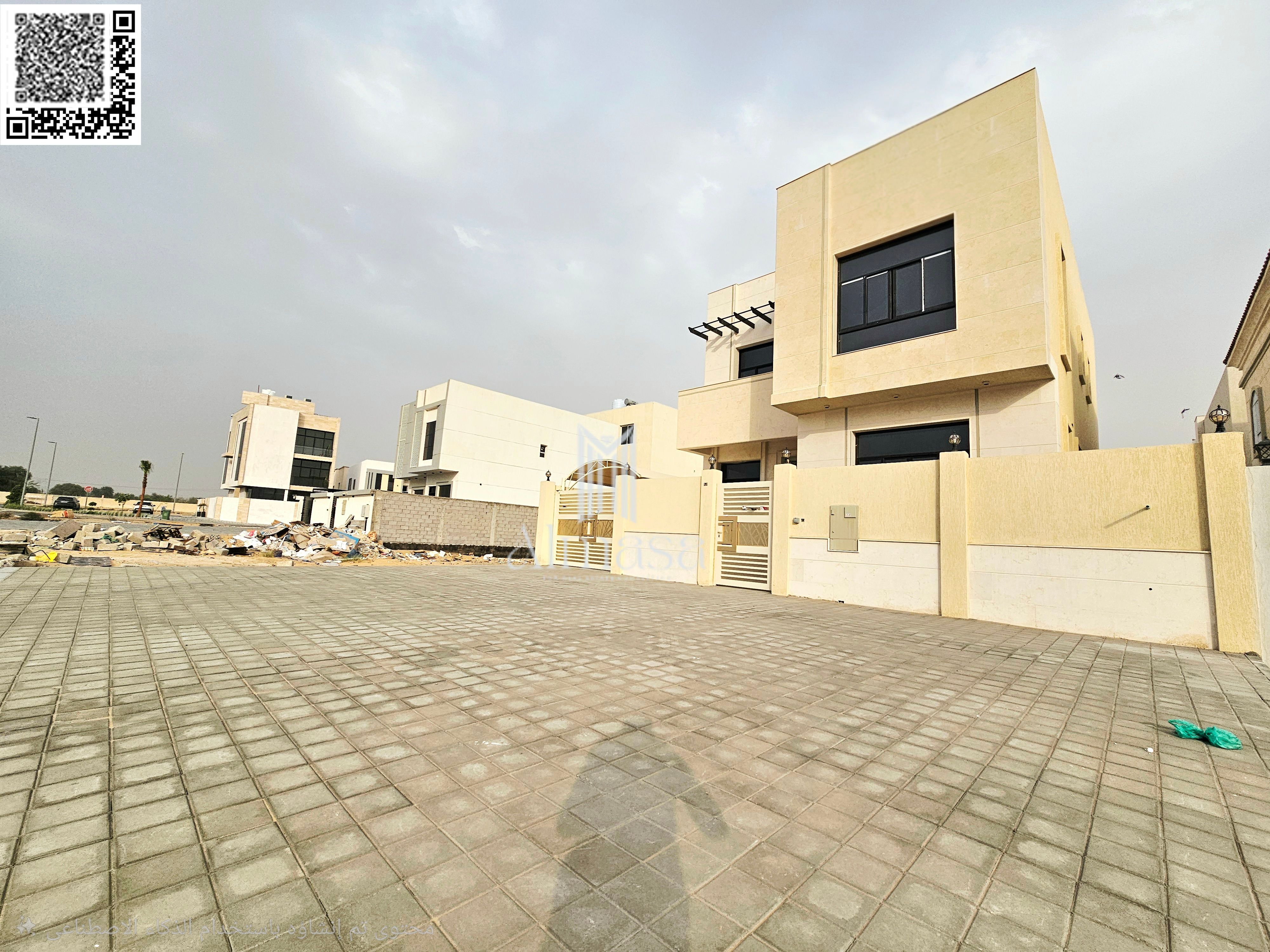 Villa on a main street, prime location, at an attractive price