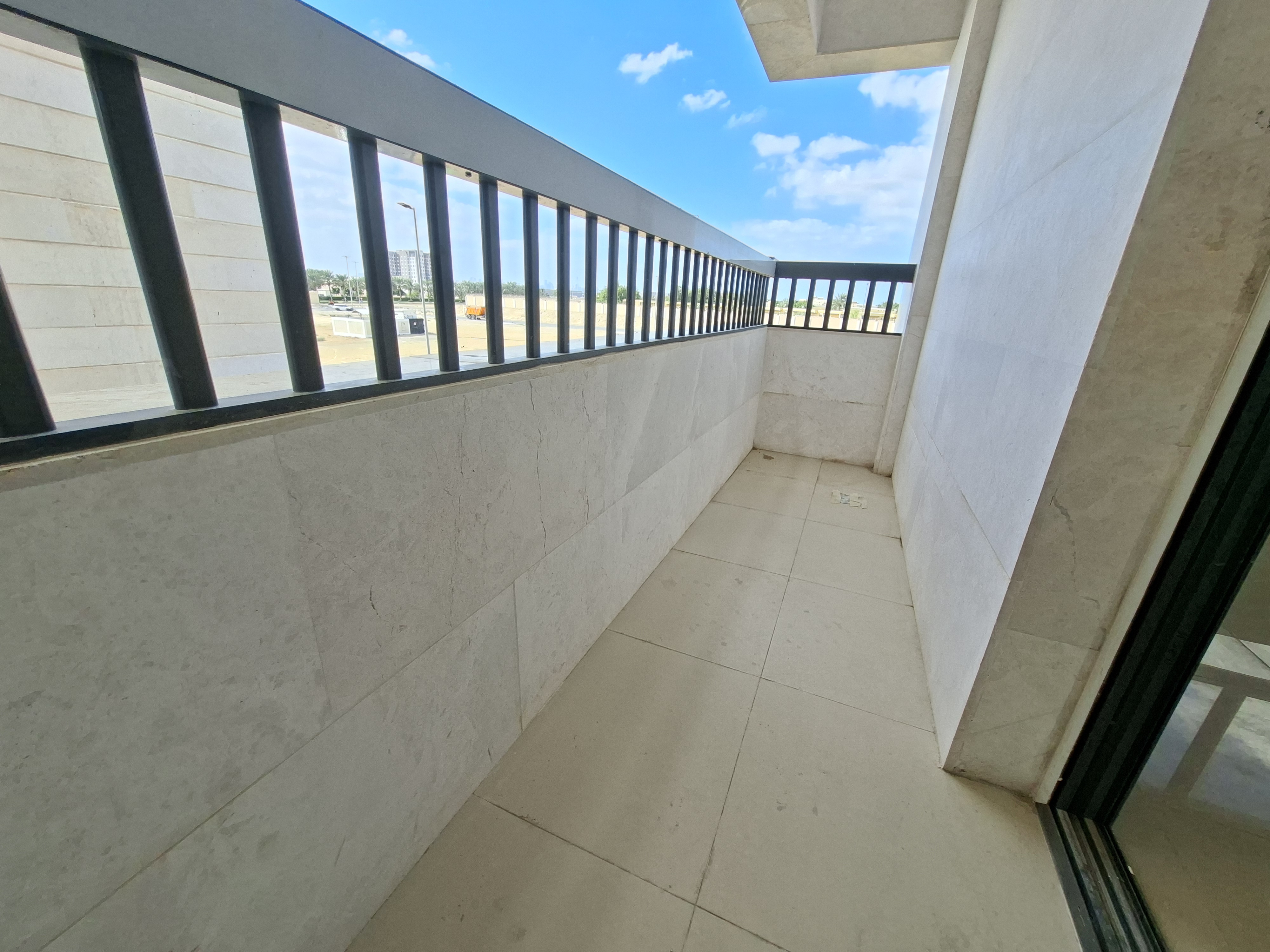 Brand new Very big luxury 2. bhk with 2 balcony