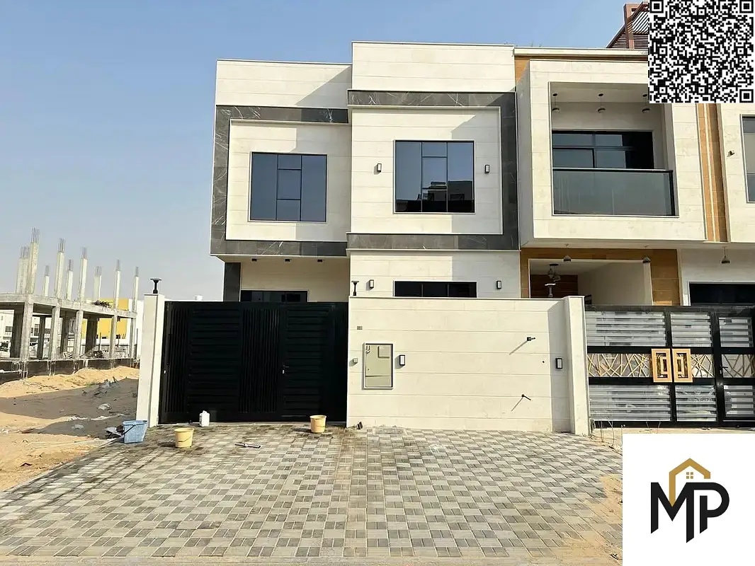 Ready-to-move-in villa for sale, close to all upscale amenities. Two floors and a rooftop terrace. Freehold ownership available to all nationalities.