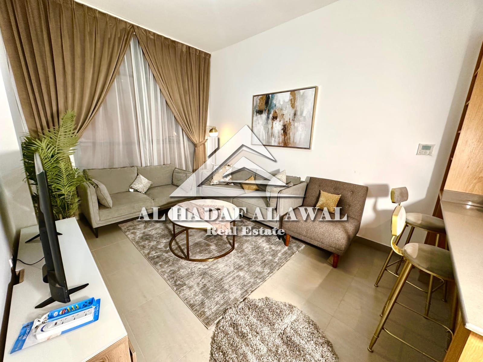 One-bedroom apartment with parking and comprehensive amenities A one-bedroom apartment is available for rent in Al Mamsha, one of Sharjah's newest