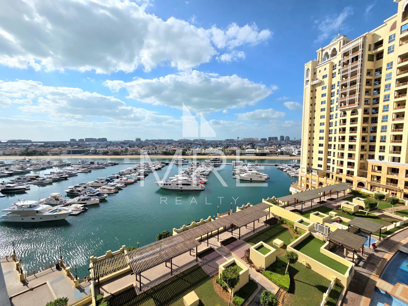Stunning View | Spacious Layout | Maid room