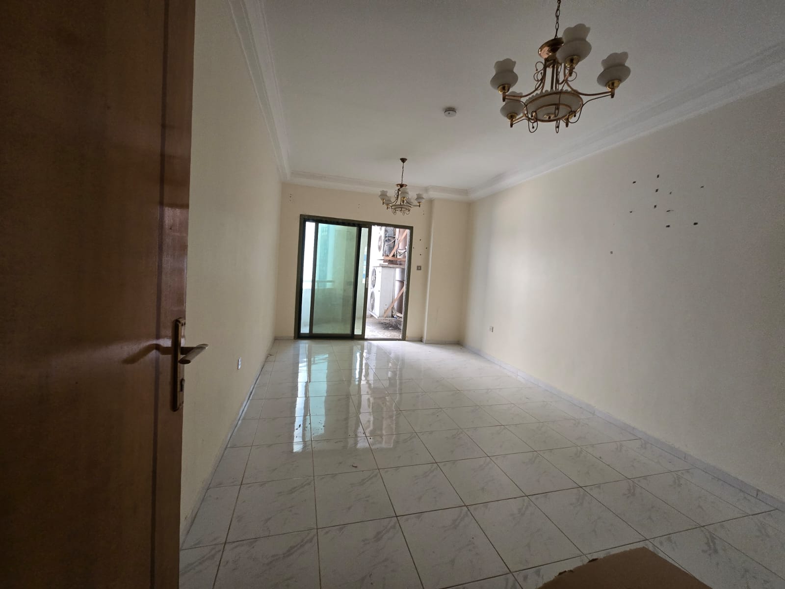 Spacious 3-bedroom apartment with two balconies in Al Majaz 2 on Dubai exit. Very clean, master bedroom, large kitchen, rent AED 56,000.