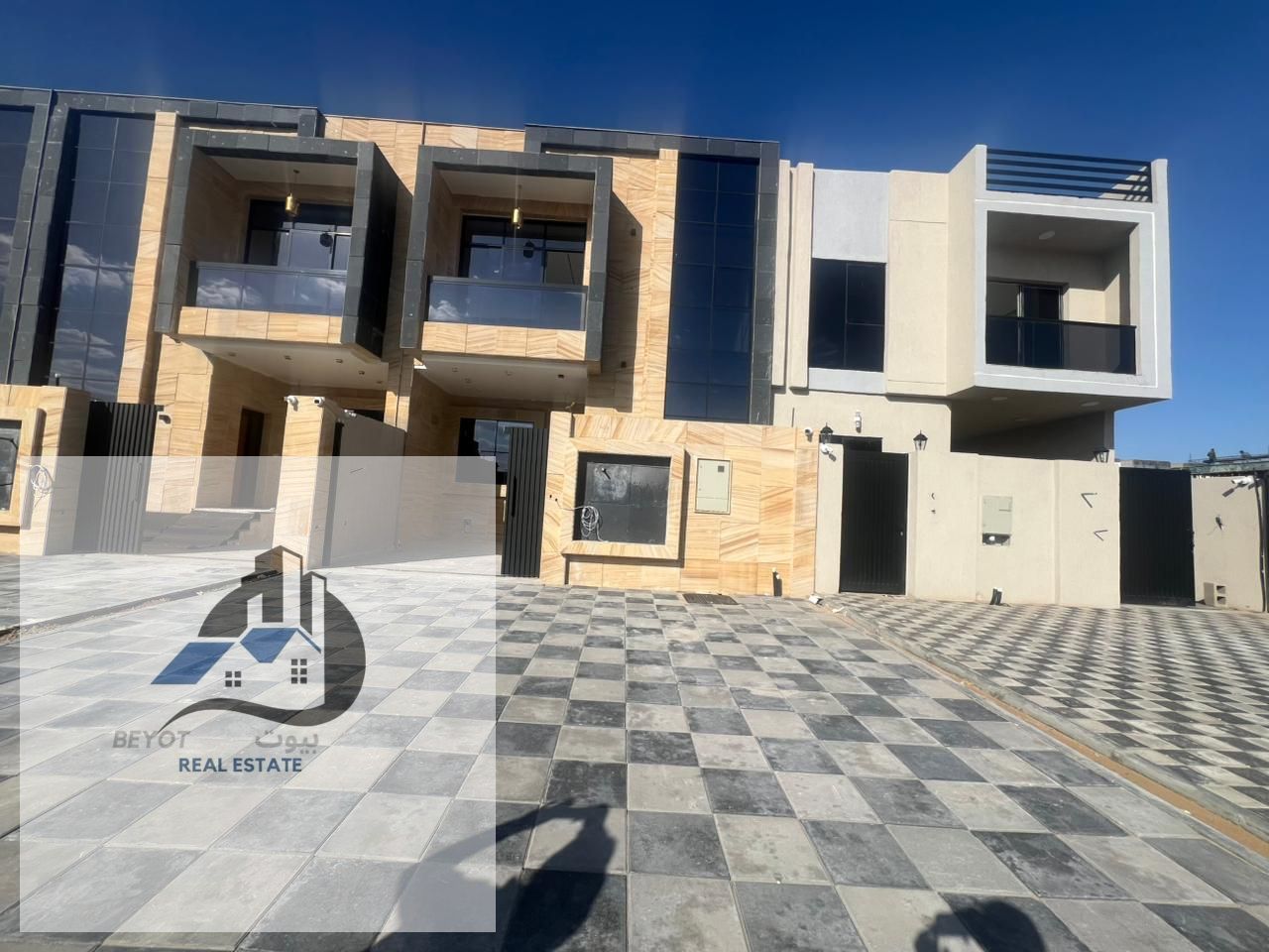 --- For Sale – Premium Townhouse in Al Helio 2 (First Occupancy) Details in English: Location: Al Helio 2, near the mosque, very close to Dubai