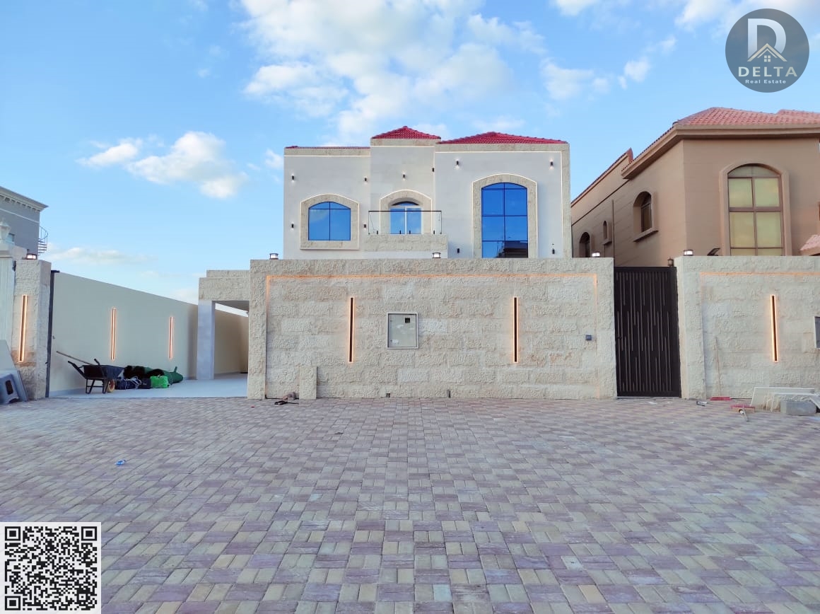 A deluxe classic villa, fully furnished with water, electricity, and air conditioning, with freehold ownership for all nationalities. The villa boasts