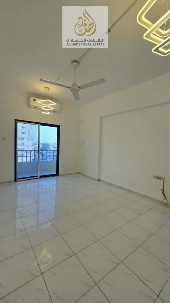 One bedroom and living room, two bathrooms, separate hall, large spaces, excellent finishing, and a prime location close to all services.
