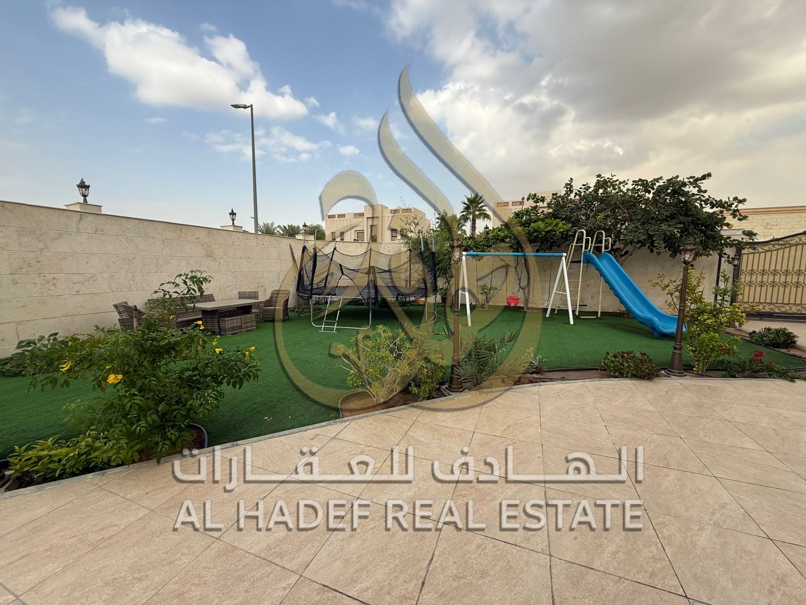 Villa for Sale – Custom Finishing | Sharjah – Al Tarfa Area A rare opportunity to own a luxurious villa with custom finishing and spacious living are