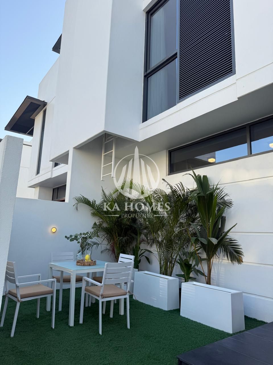 Ready-to-move-in, fully furnished villa on the sea with an easy multi-year payment plan, freehold ownership, and an exclusive discount on registration