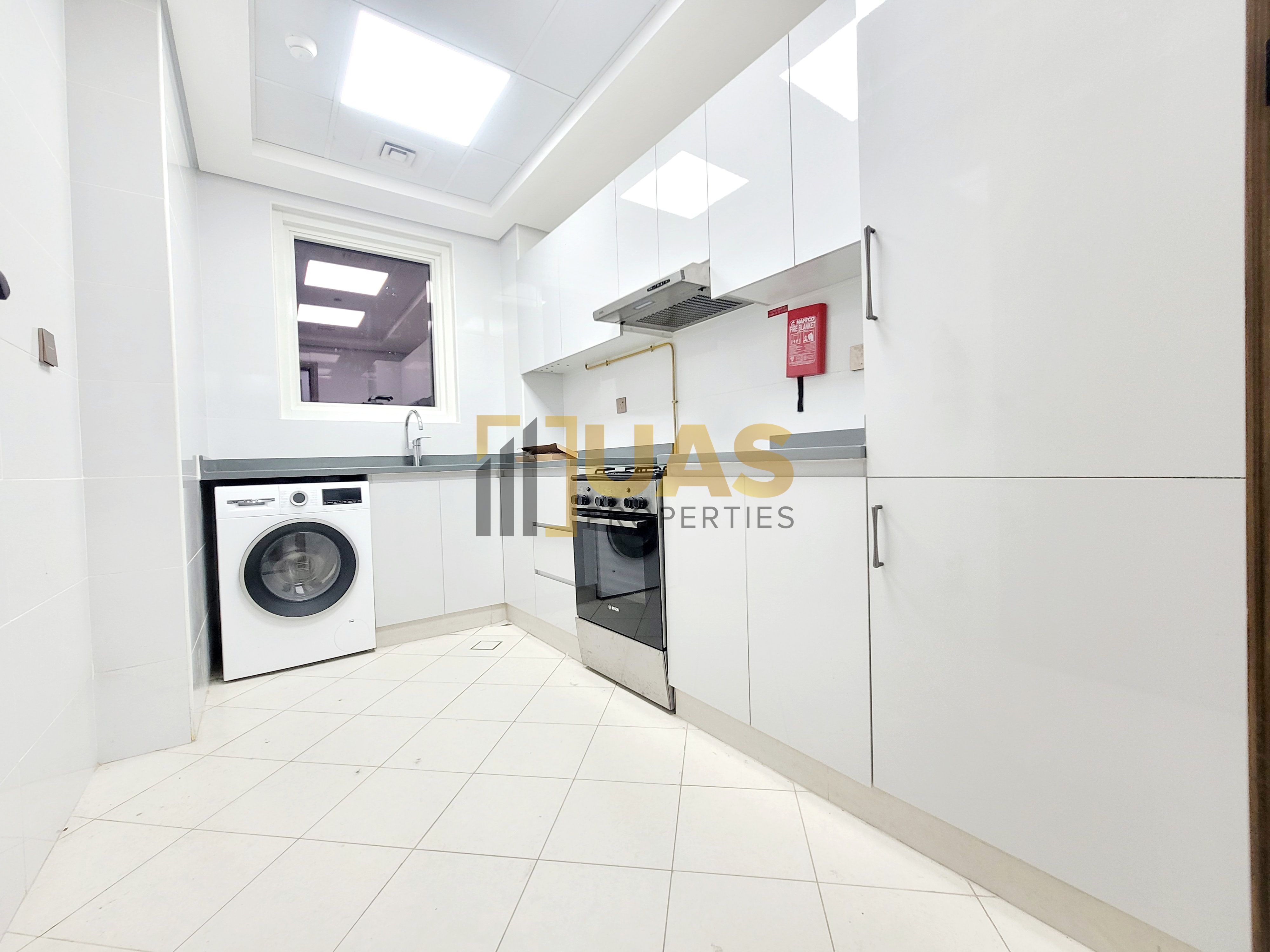 SUPER LUXURIOUS 1BHK WITH NICE APPLIANCES NEAR METRO