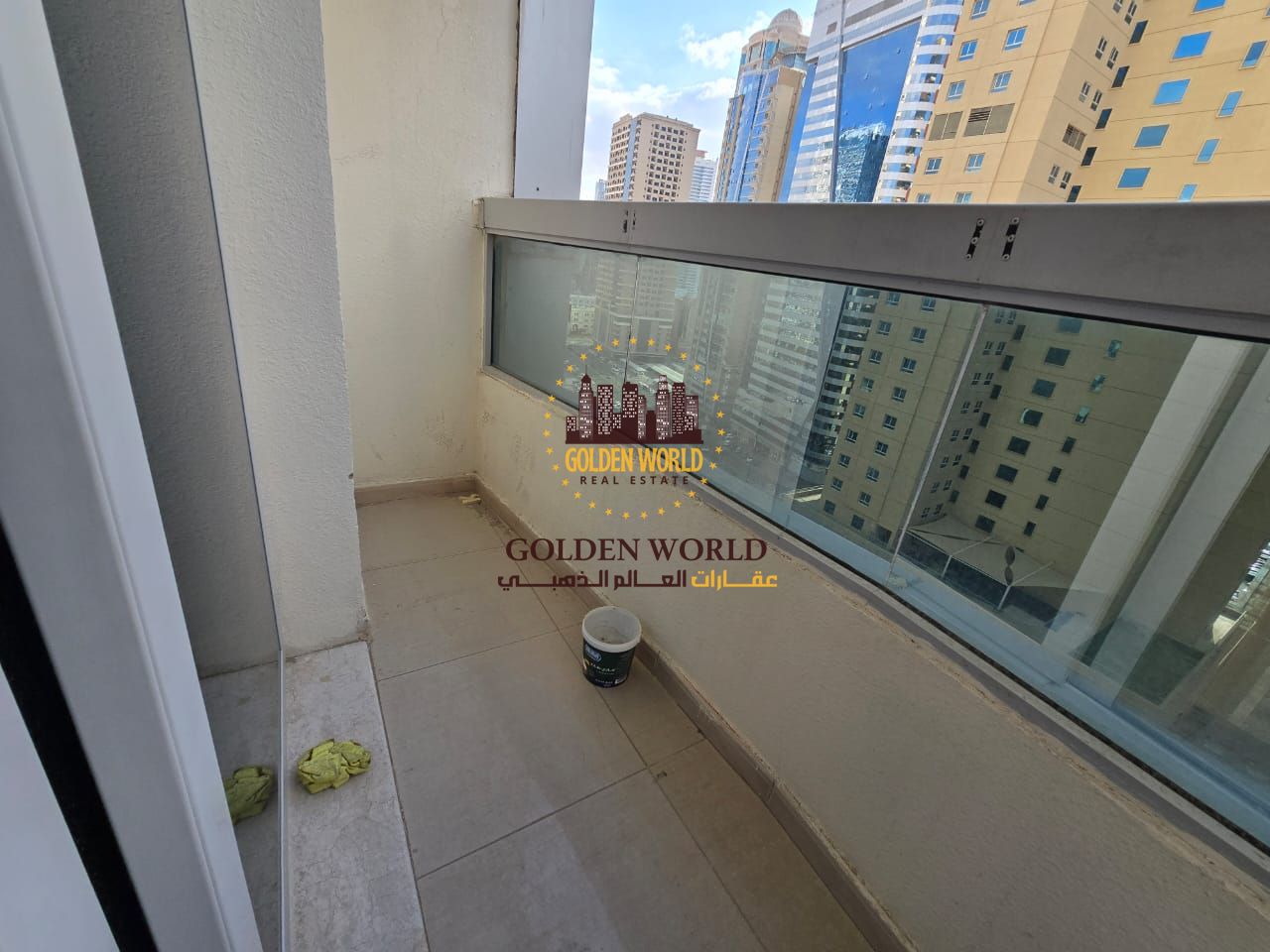 One-bedroom apartment with living room for annual rent in Sharjah Al Khan with central AC, open parking, balcony with open view, 24/7 security and CCT