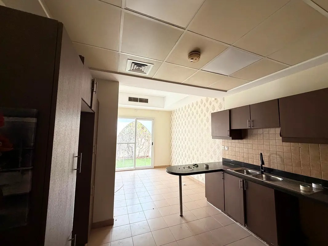 very nice 3 bedroom cedar villa for rent Dubai silicon oasis block A very close to facilities