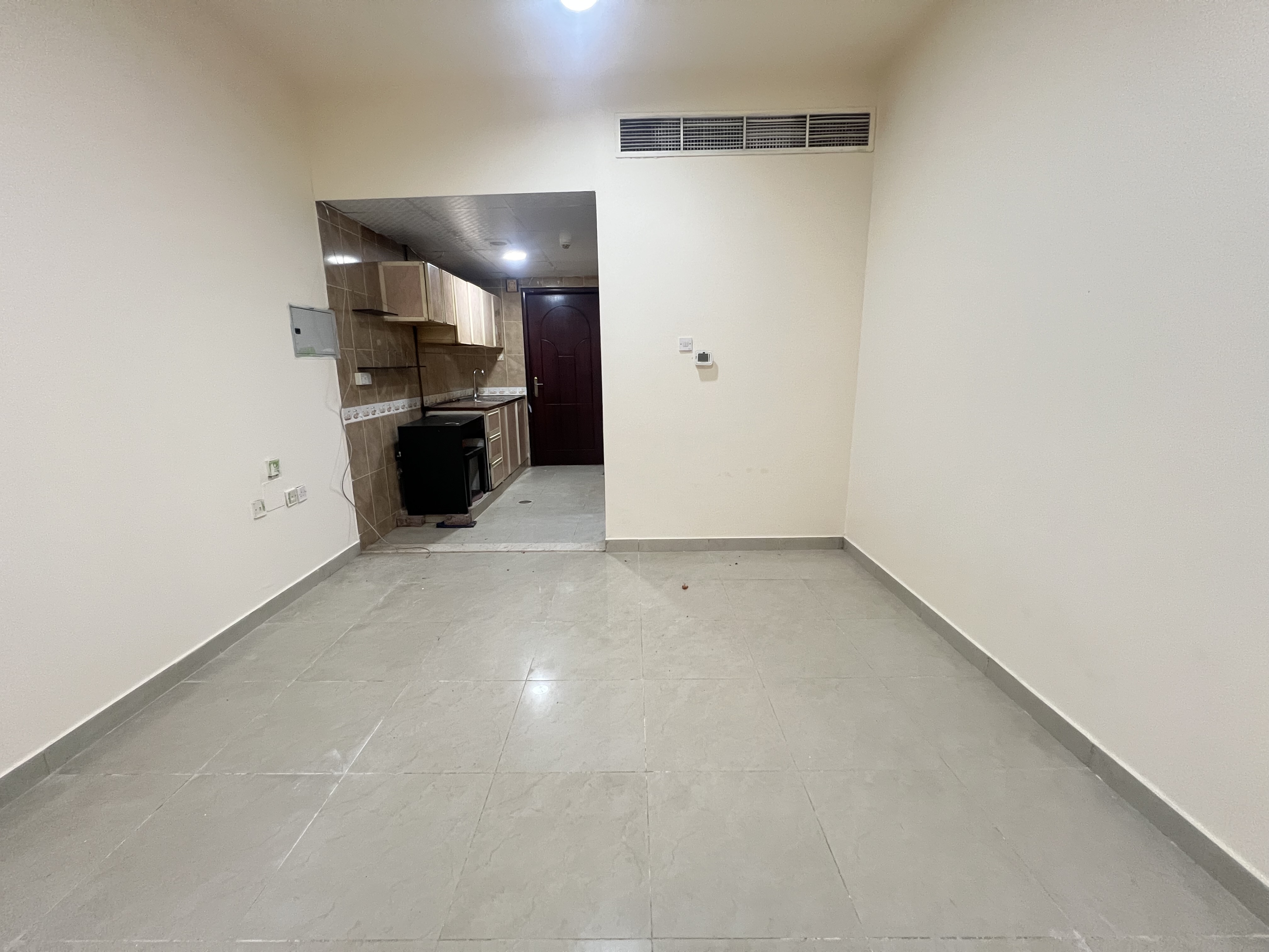 Separate kitchen studio only 20k 4cheques payment family building at prime location