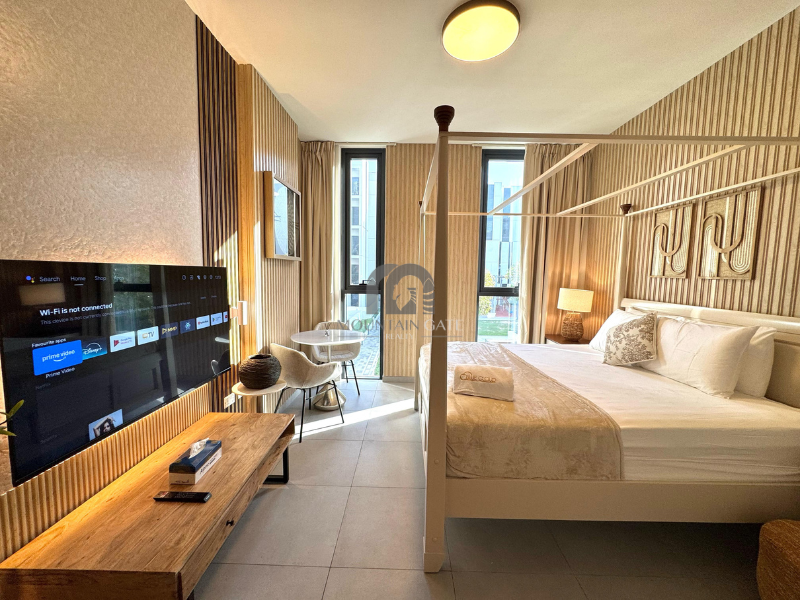 Stylish Studio | Vacant | Pool View & Furnished