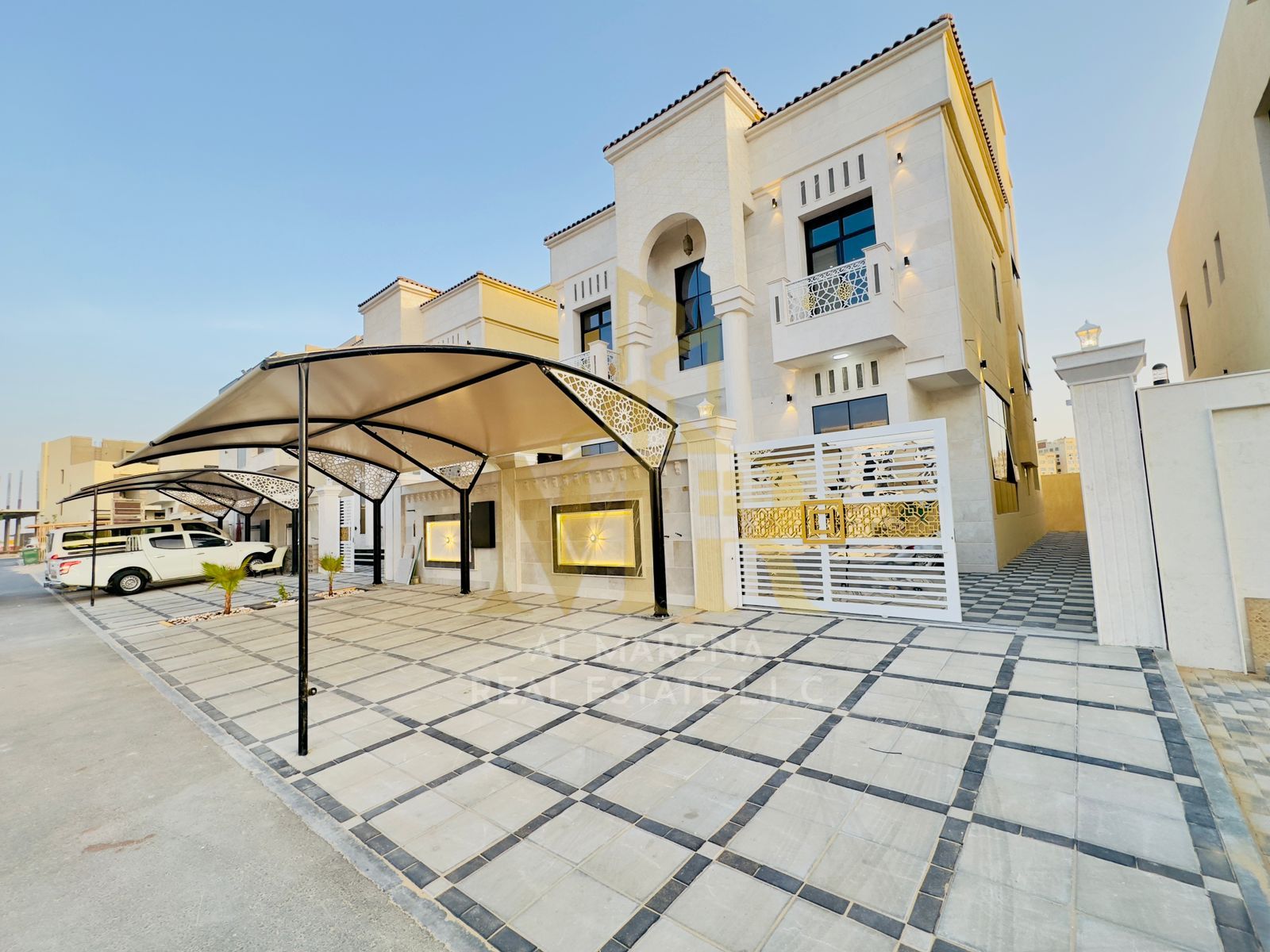 Own your dream villa and invest in a luxurious villa in the heart of Al-Amrah with elegant finishing – seize the opportunity!