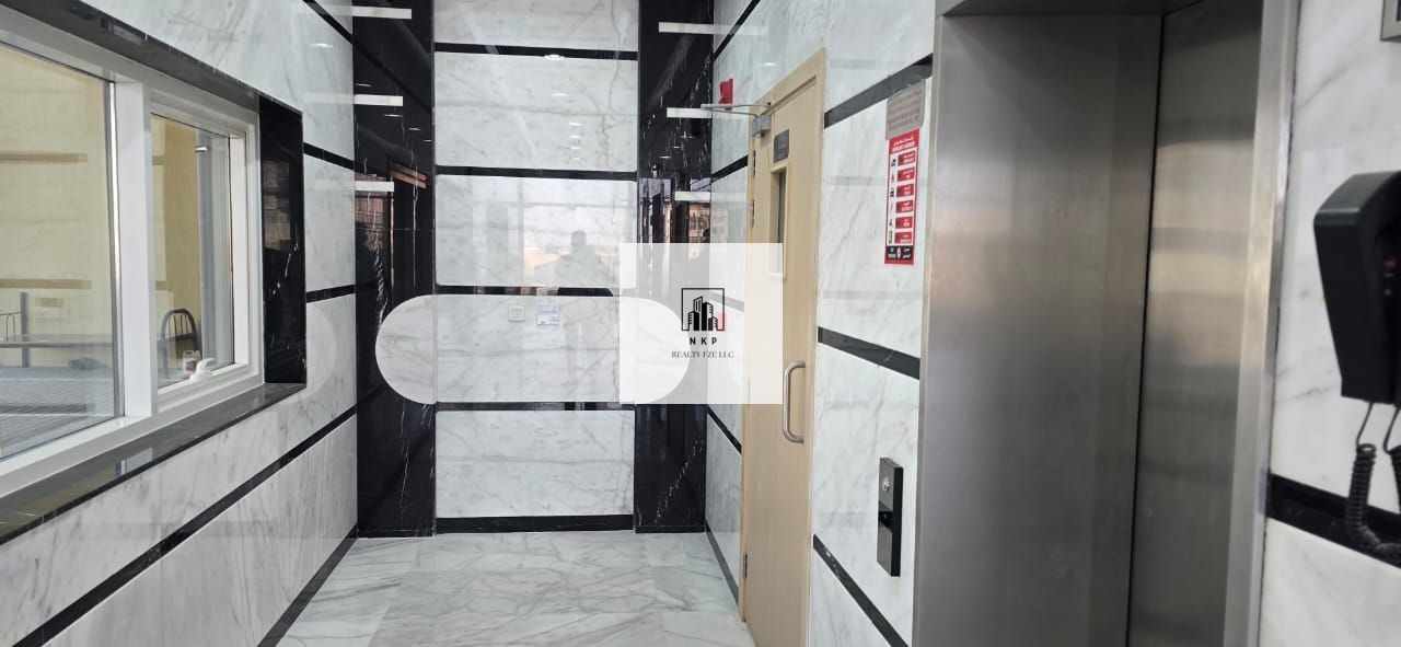 Spacious luxurious brand new 3bhk apartment with closed kitchen free parking