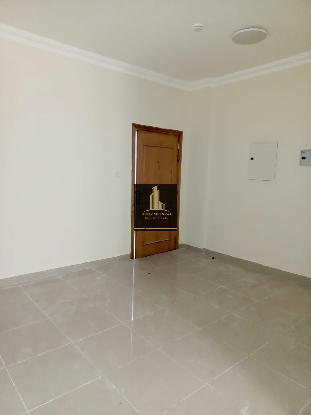 Hot Offer Neat and clean just grab it; 1BHK 35k Close To Dubai Border SARJAH Call Zain