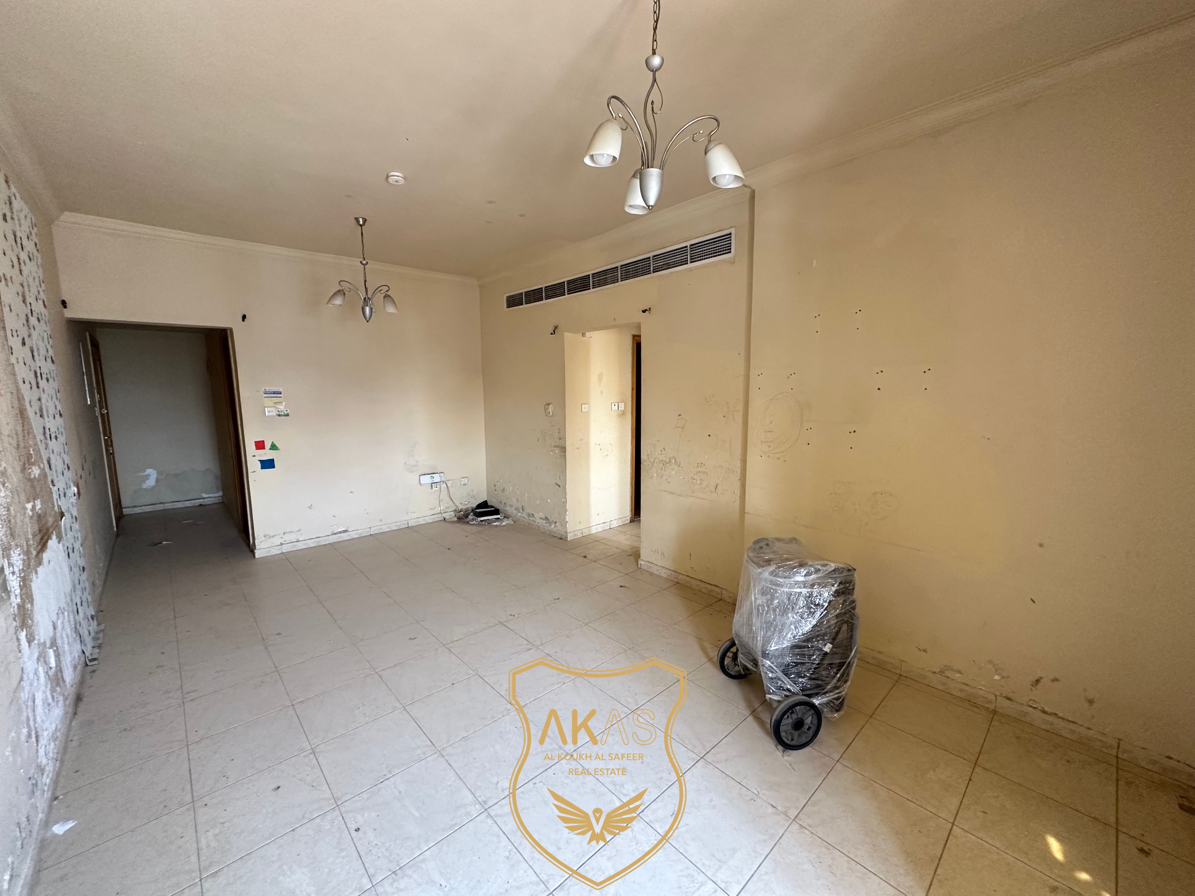 Excellent 2BHK with Big Bedrooms & Balcony | Near Mosque & Shopping