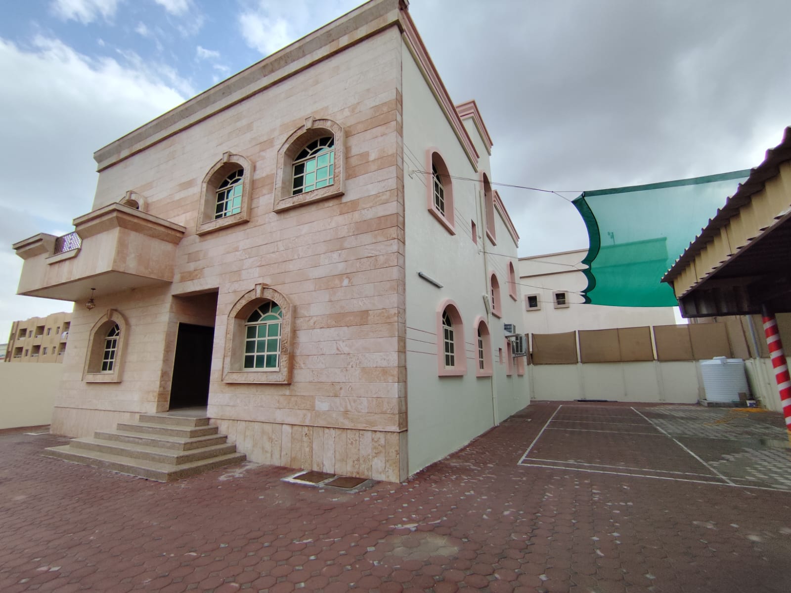 For rent: A villa consisting of five rooms, a living room, a maid's room, a spacious yard, and a prime location close to services and schools.