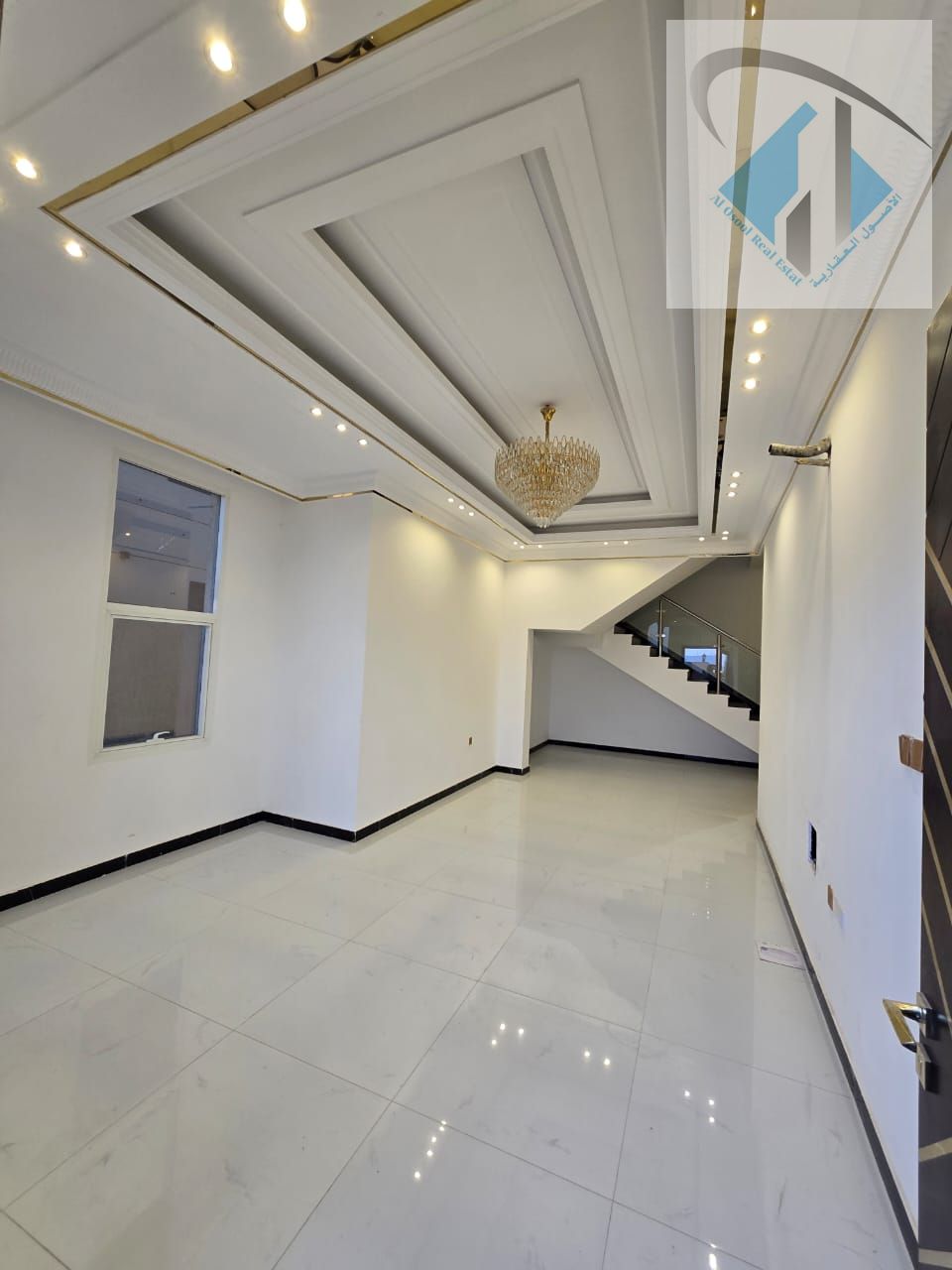 A villa, including electricity, water, and air conditioning, 3 years old, located on a main street.