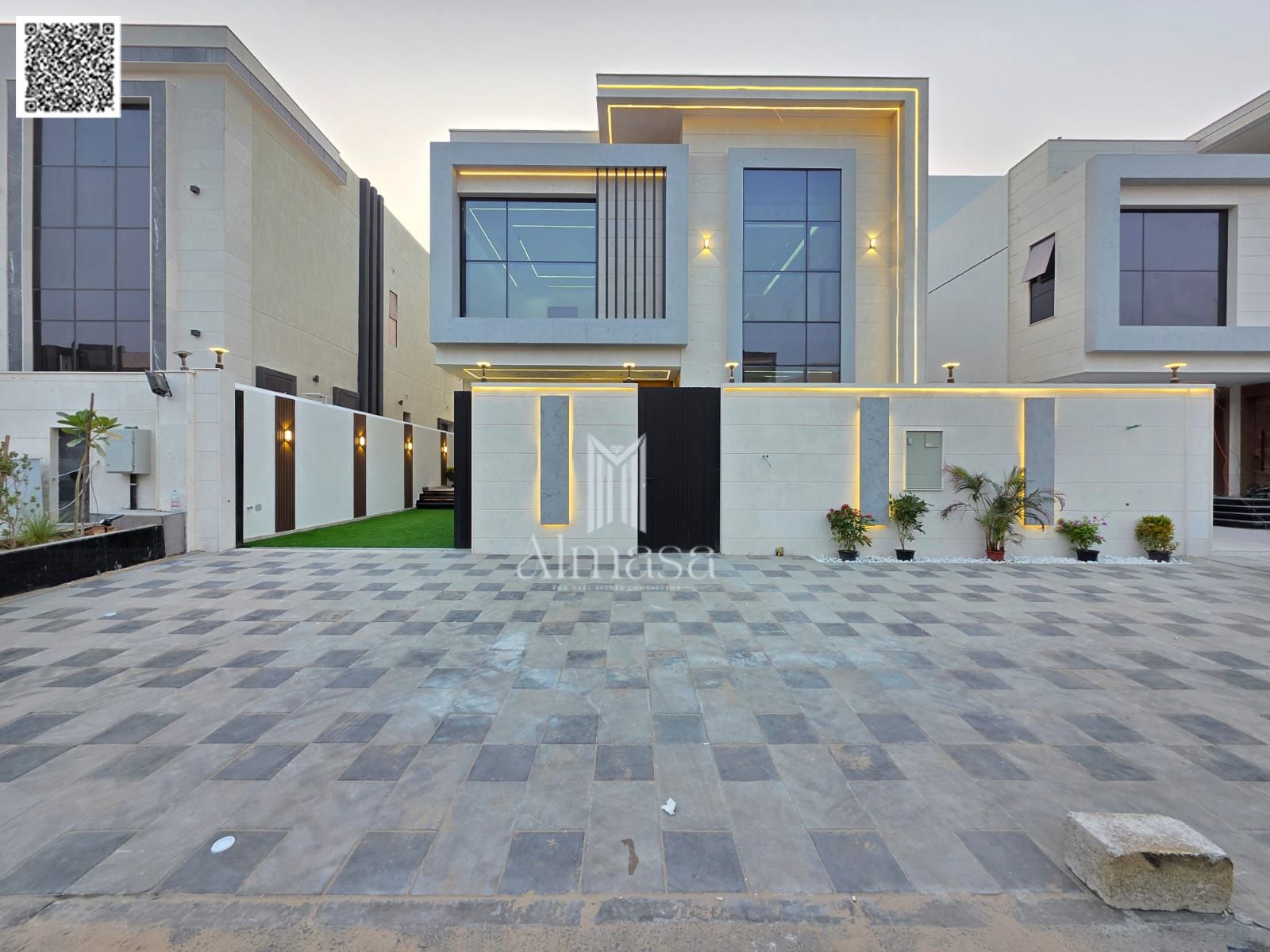 European-style villa with high-end finishing at a special price, including registration and ownership fees. Two floors with a roof and swimming pool.