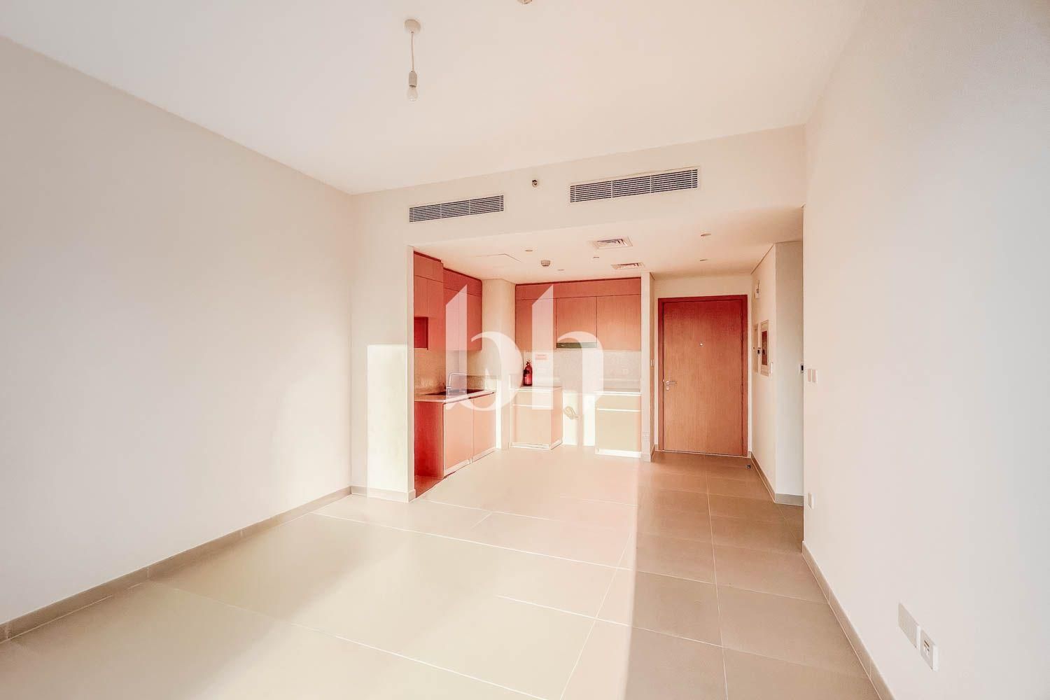 Prime Location | High Floor | Up to 12 Cheques