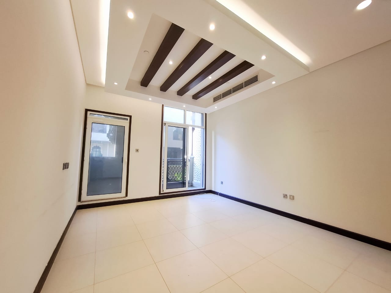 Lavish 4-BHK Villa•Opp Corniche•Maid Room•Master Bed•Central AC•Resdy to Move•for family