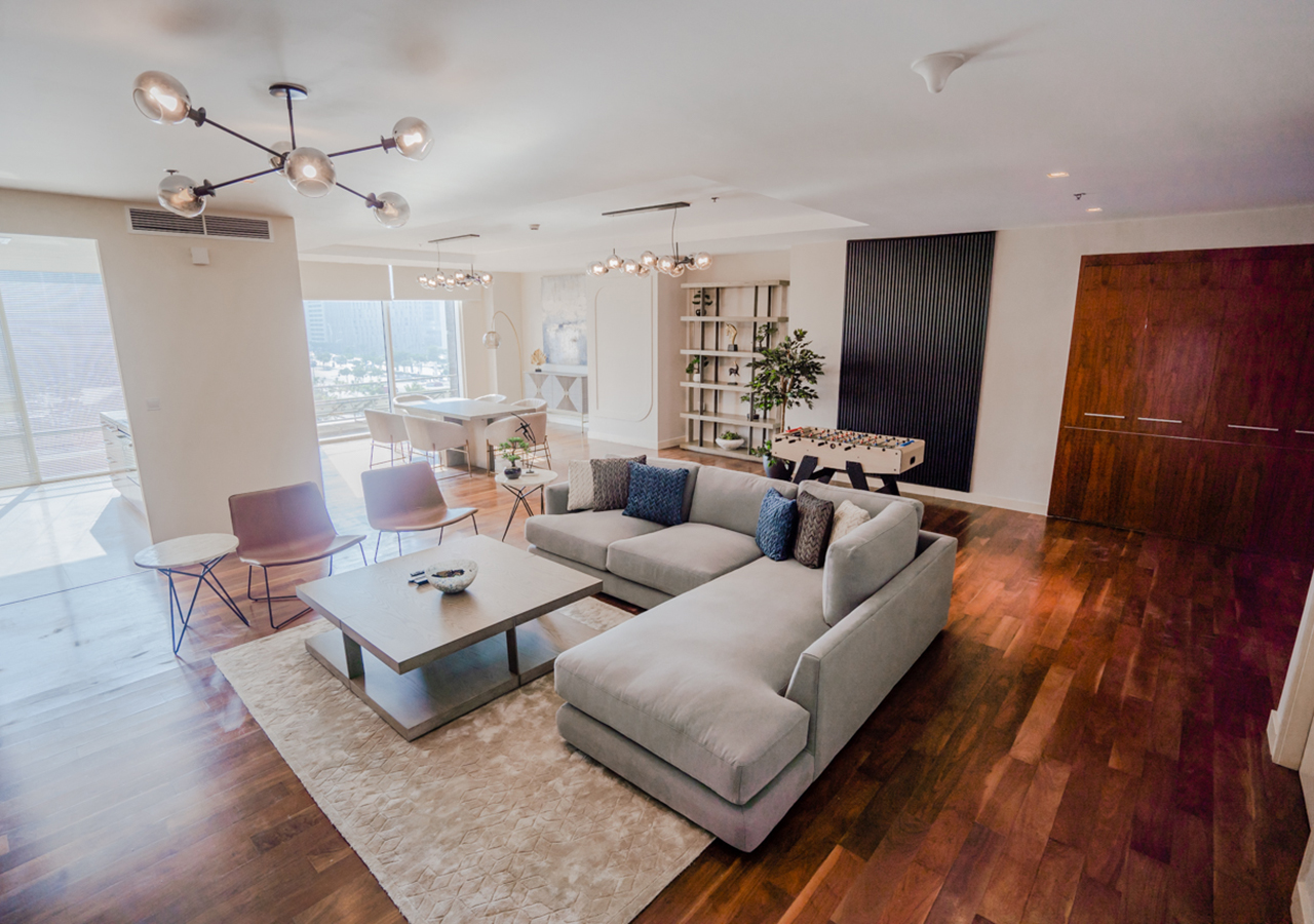 Elegant Apartment With City Views in DIFC