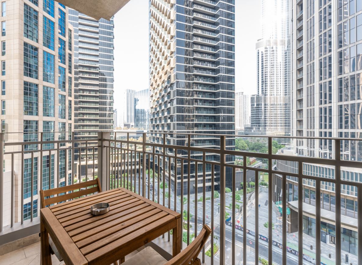 Stunning 2BR Apartment with View of Burj Khalifa