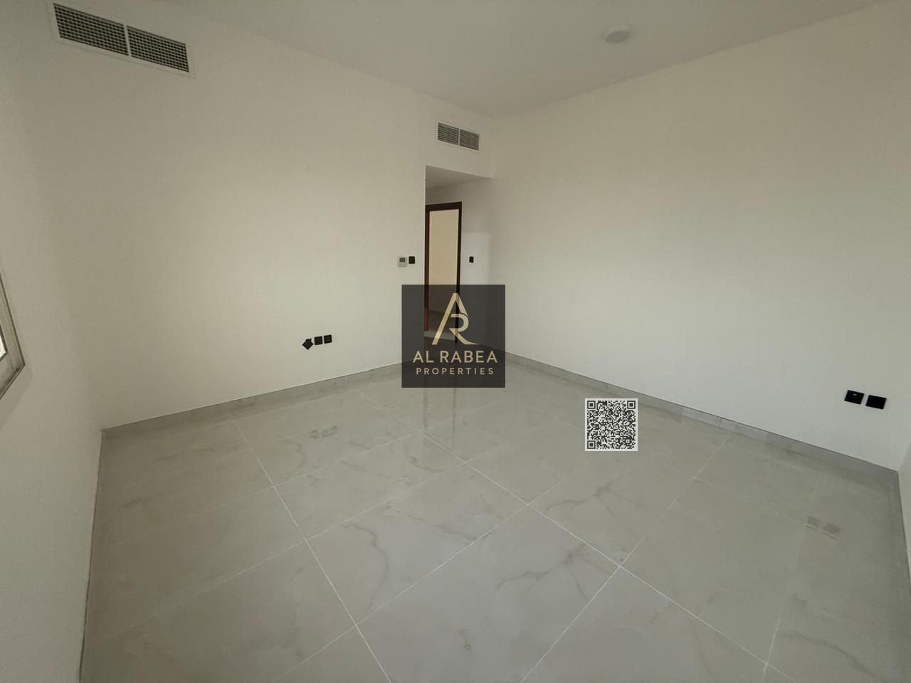 Apartment for rent near the school complex. First occupancy. Two bedrooms, living room, three bathrooms. Balcony. Central air conditioning. 50,000 EGP