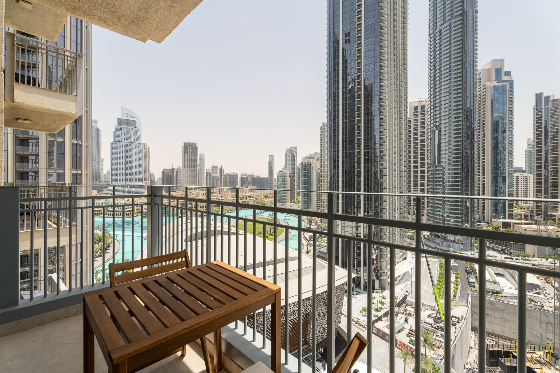 Premium with Fountain view , Heart of Downtown
