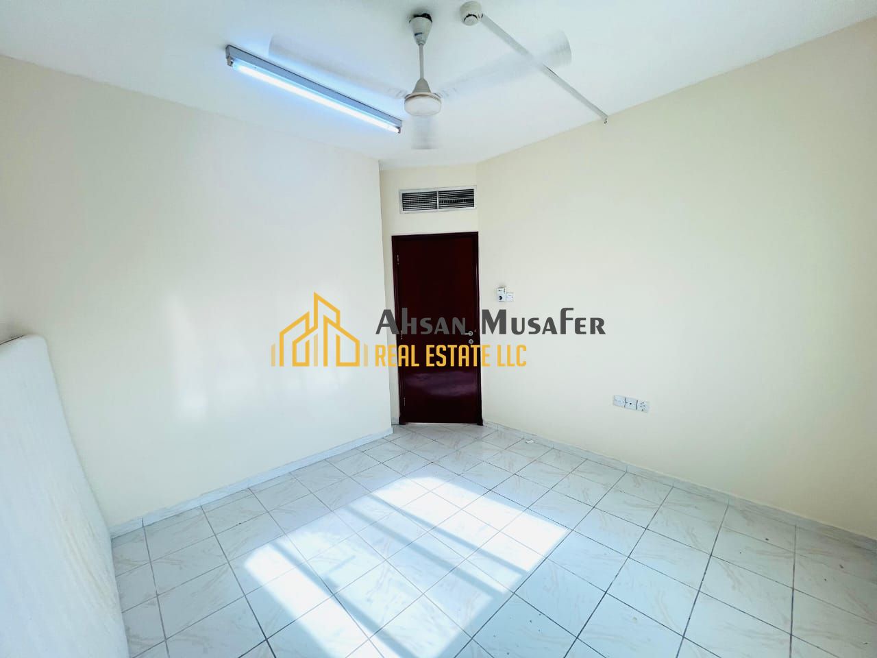 //LIMITED TIME OFFER// 1BHK APARTMENT AVAILABLE WITH ONE WASHROOM BALCONY ALSO HAVE. MUWAILEH SHARJAH.