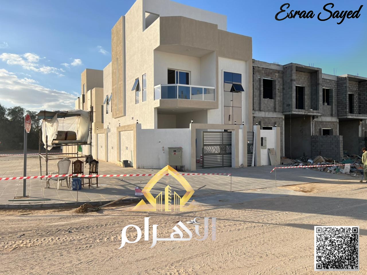 For sale: Corner villa with 4 bedrooms and a roof terrace in Al-Haliyo 2 area, on a main street. Price includes registration fees.