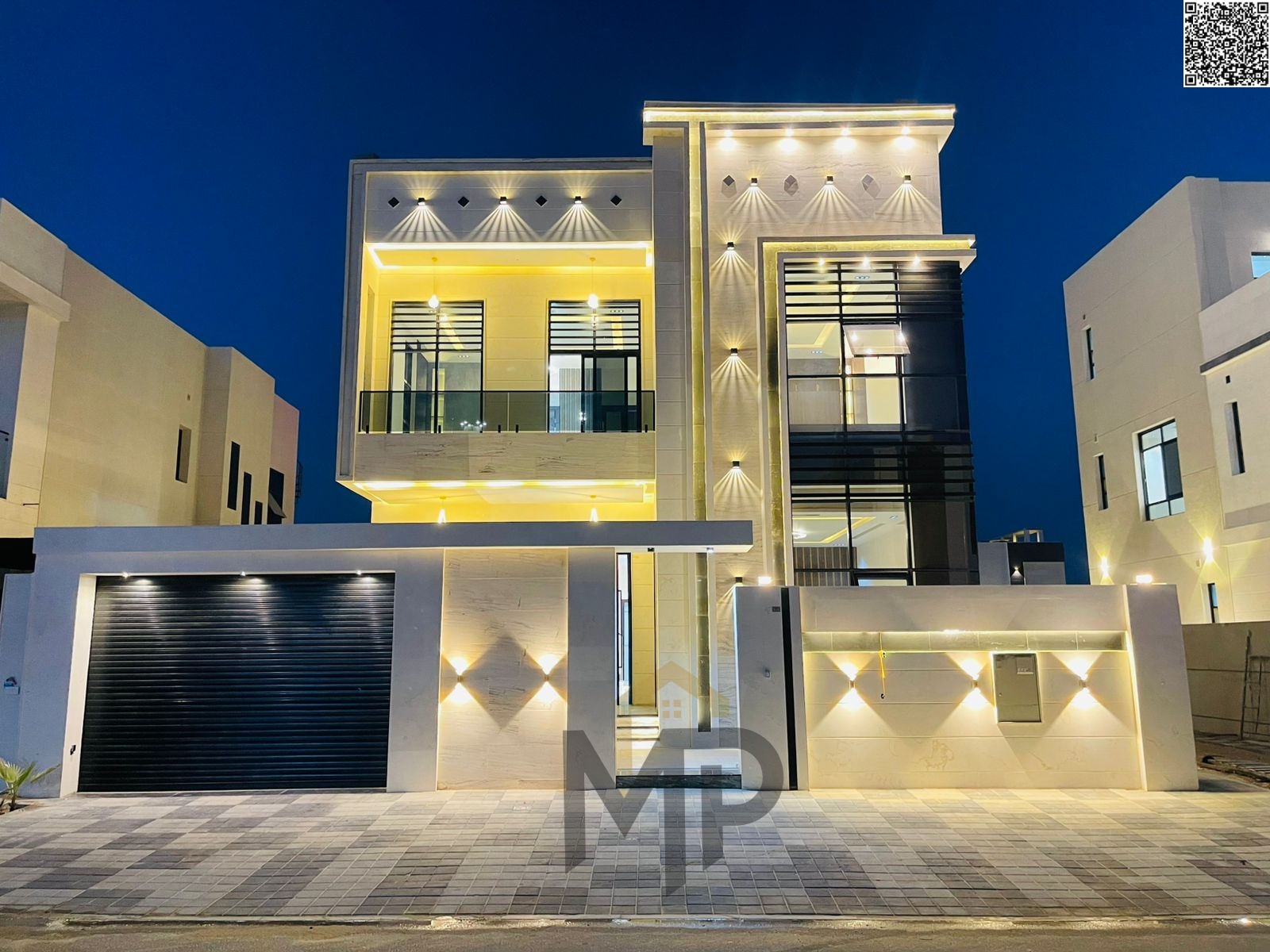 Modern villa in Al-Amrah (directly next to Azhi project), two floors and a roof, registration fees included.