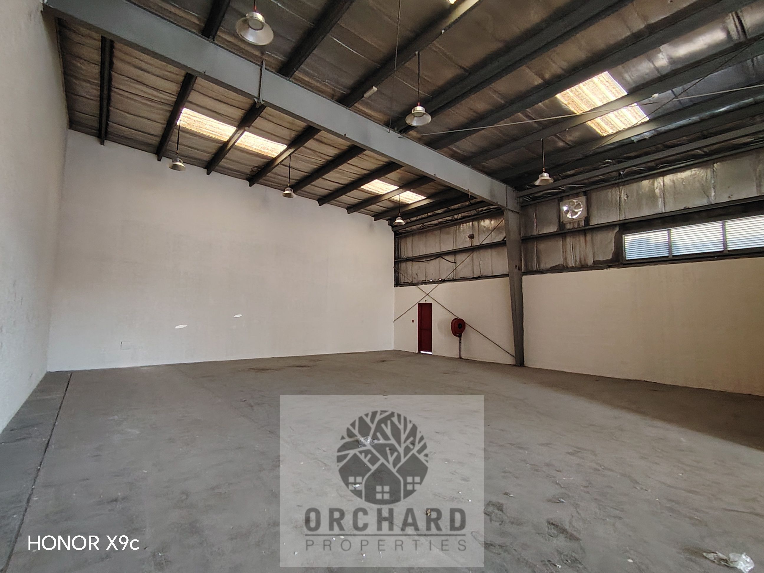 3200 sqft warehouse with good electricity power/All activities allowed/Prime location/Rent 190,000 dh [ price negotiable ]