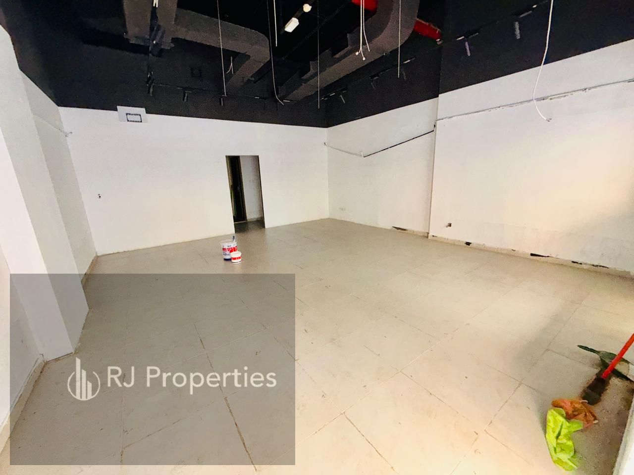 LUXURY SHOP FOR RENT IN NEW MUWEILEH PRIME LOCATION FOR BUSINESSES